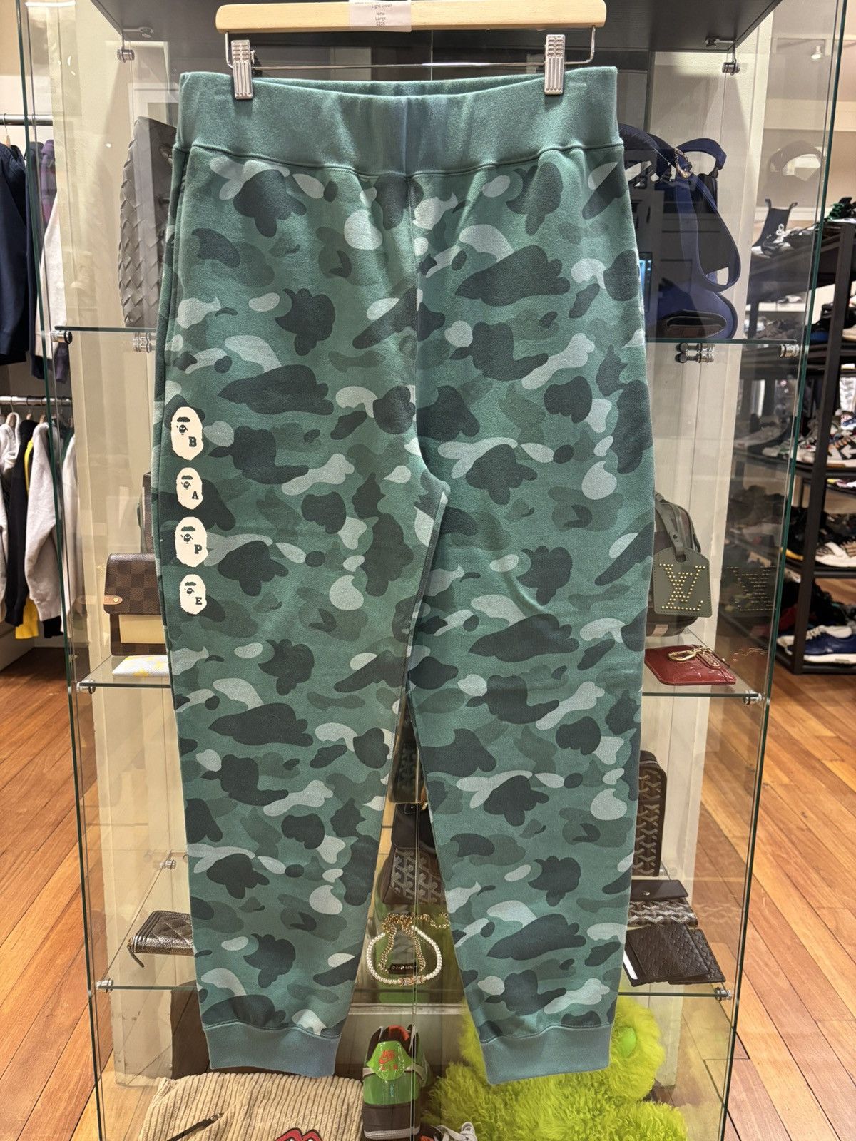 Bape Bape Green Camo Sweatpants Size US 32 / EU 48 - 1 Thumbnail