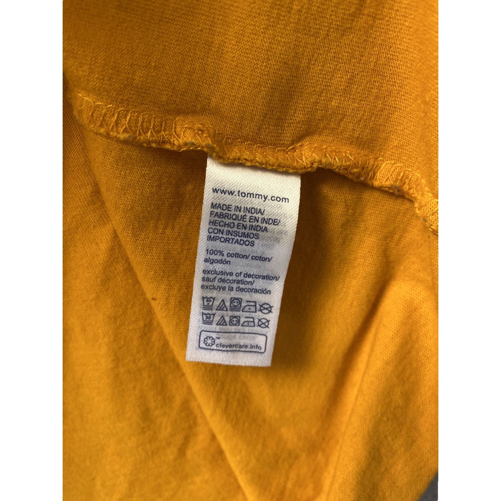 Tommy Hilfiger VINTAGE Tommy Hilfiger Shirt Men L Gold Cotton Short Sleeve Signature Logo Crew Neck 10640 Size US L / EU 52-54 / 3 - 7 Thumbnail