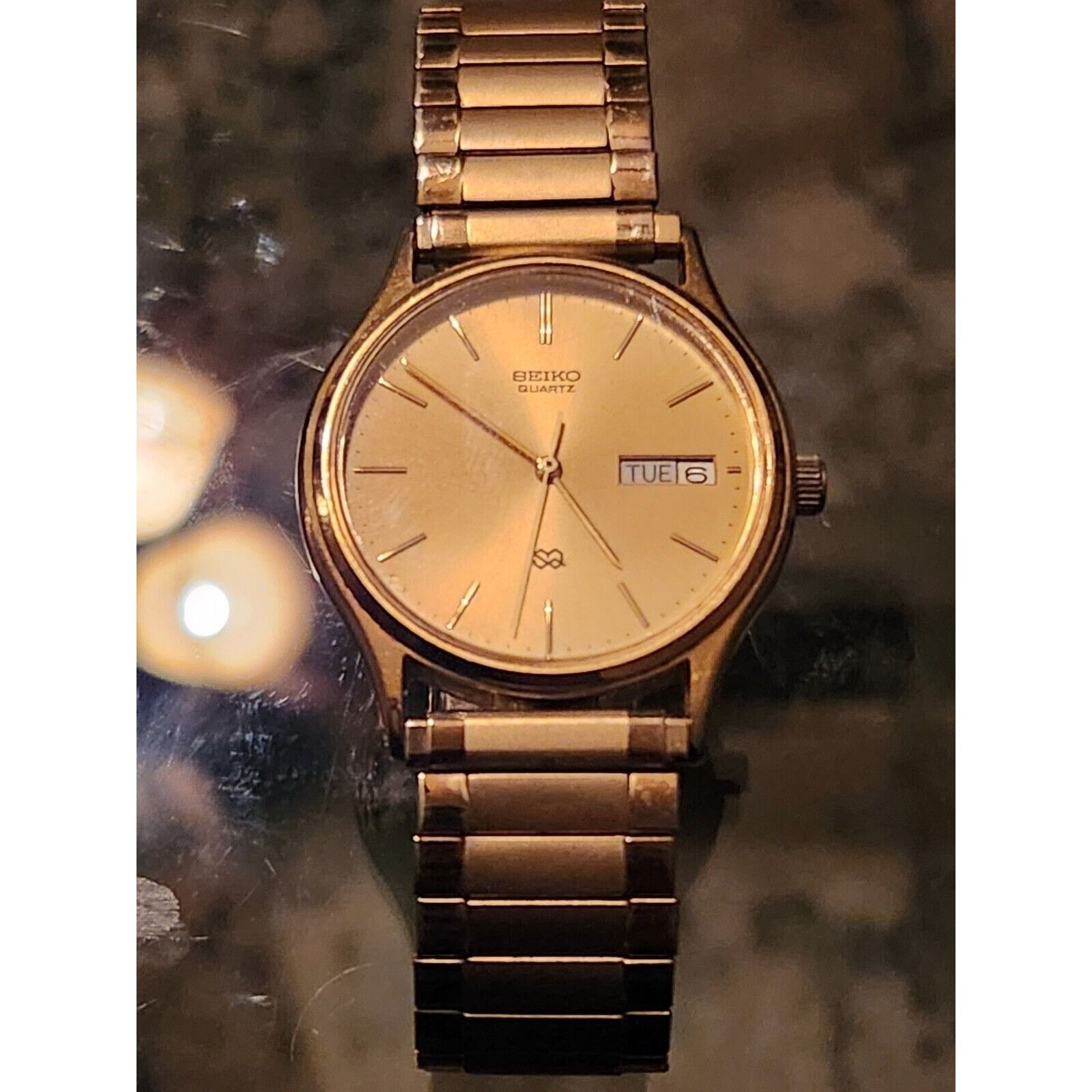 Seiko 80s Vintage Seiko Watch Day Date Quartz Speidel, Runs Strong Size 46 - 2 Thumbnail