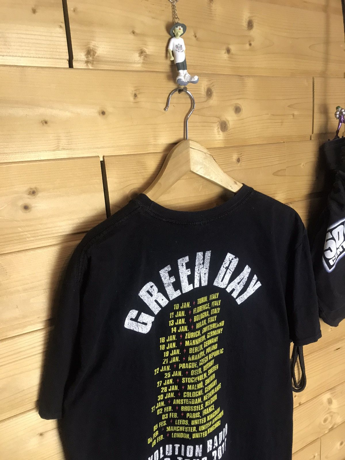 Band Tees Green Day 2017 revolution radio tour t-shirt Size US XL / EU 56 / 4 - 9 Thumbnail