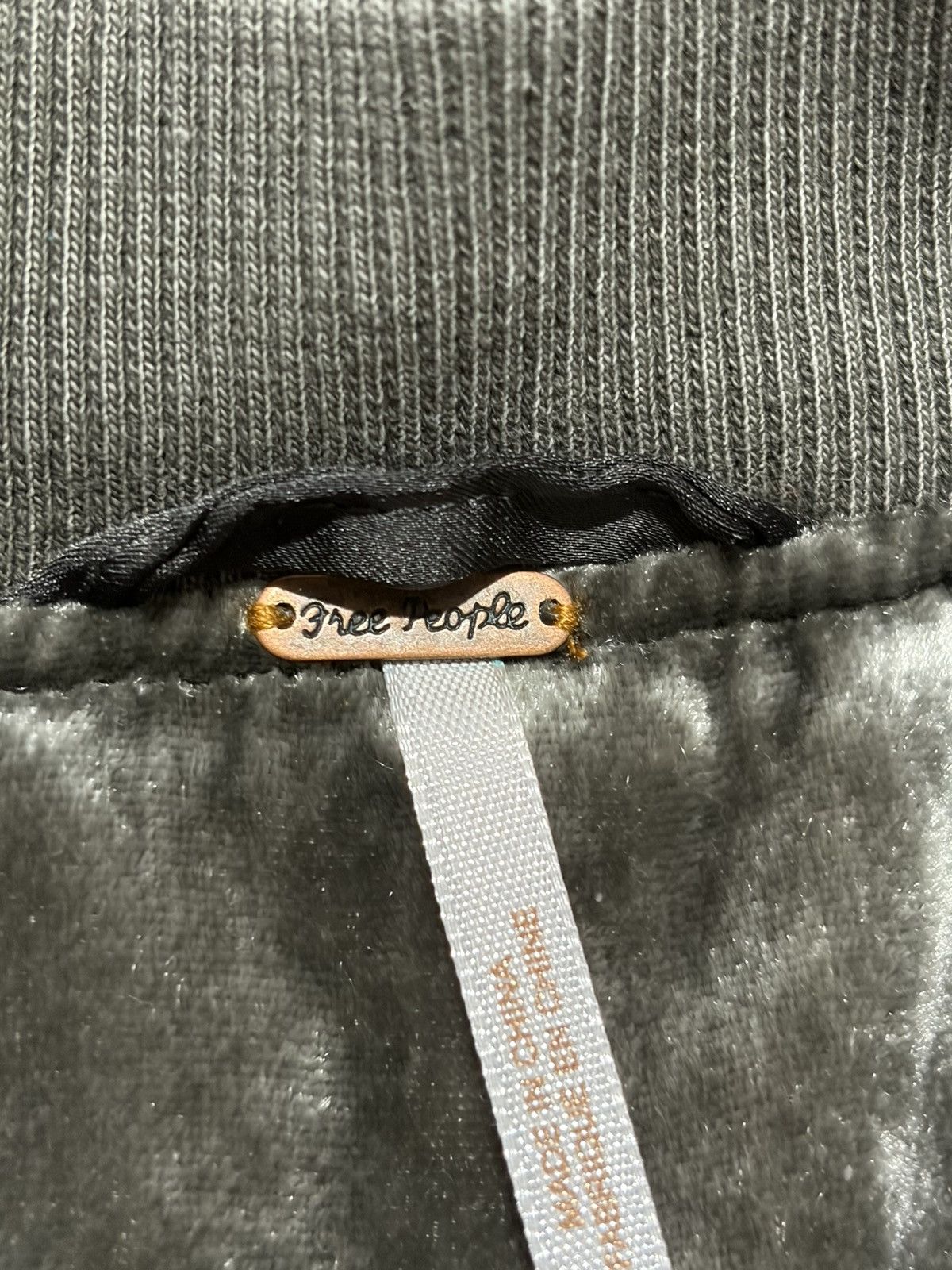 Free People Free People Jacket Velvet Bomber Full Zip Ruched Sleeves Size XS / US 0-2 / IT 36-38 - 4 Thumbnail