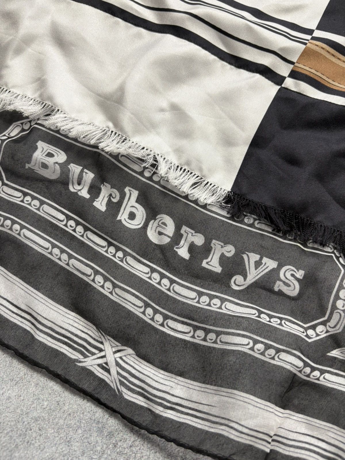 Burberry Vintage Burberrys Silk Scarf Two Lovers Belt Print Flaws 90s Size ONE SIZE - 11 Thumbnail