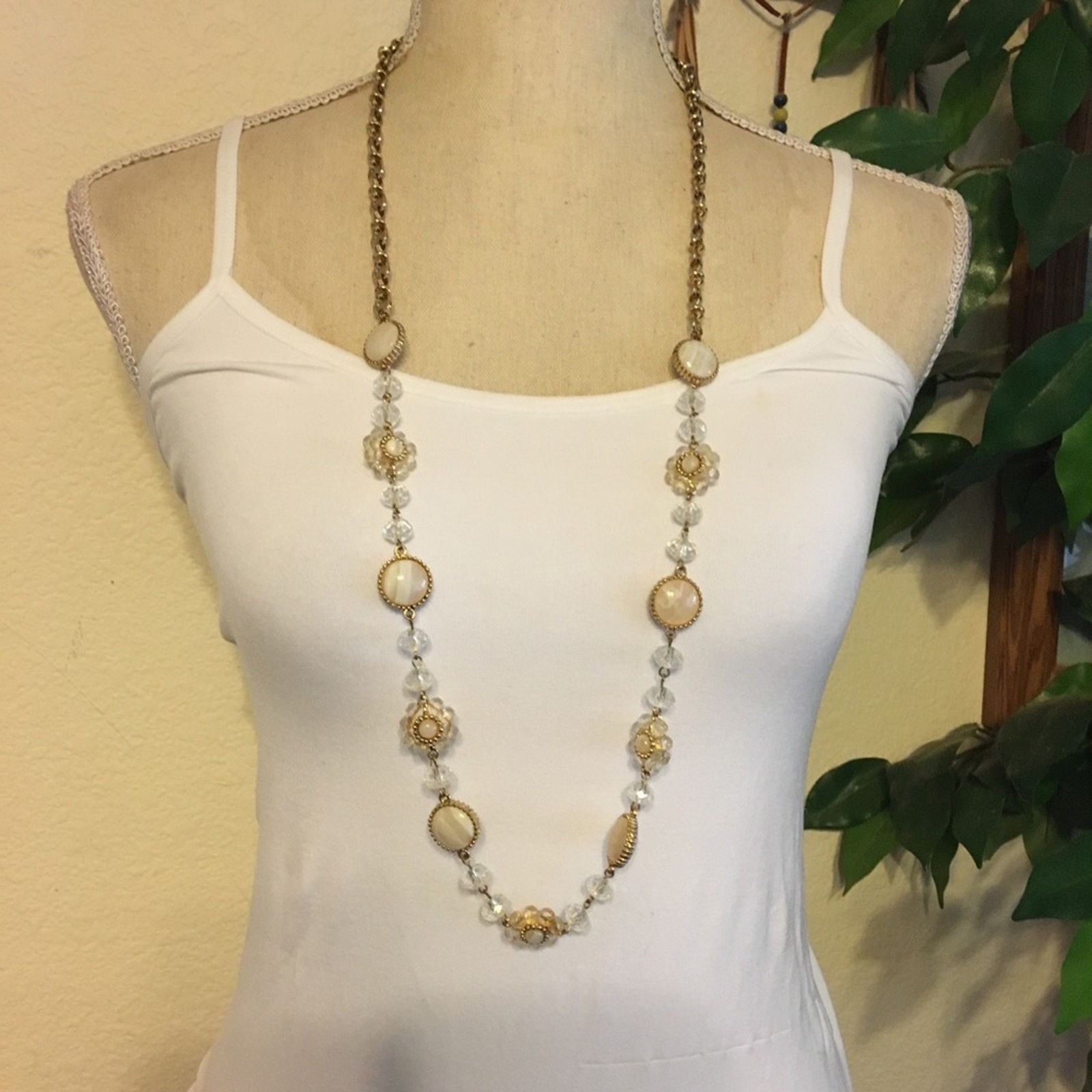 Vintage Vintage glass bead gold tone book link necklace Size ONE SIZE - 3 Thumbnail