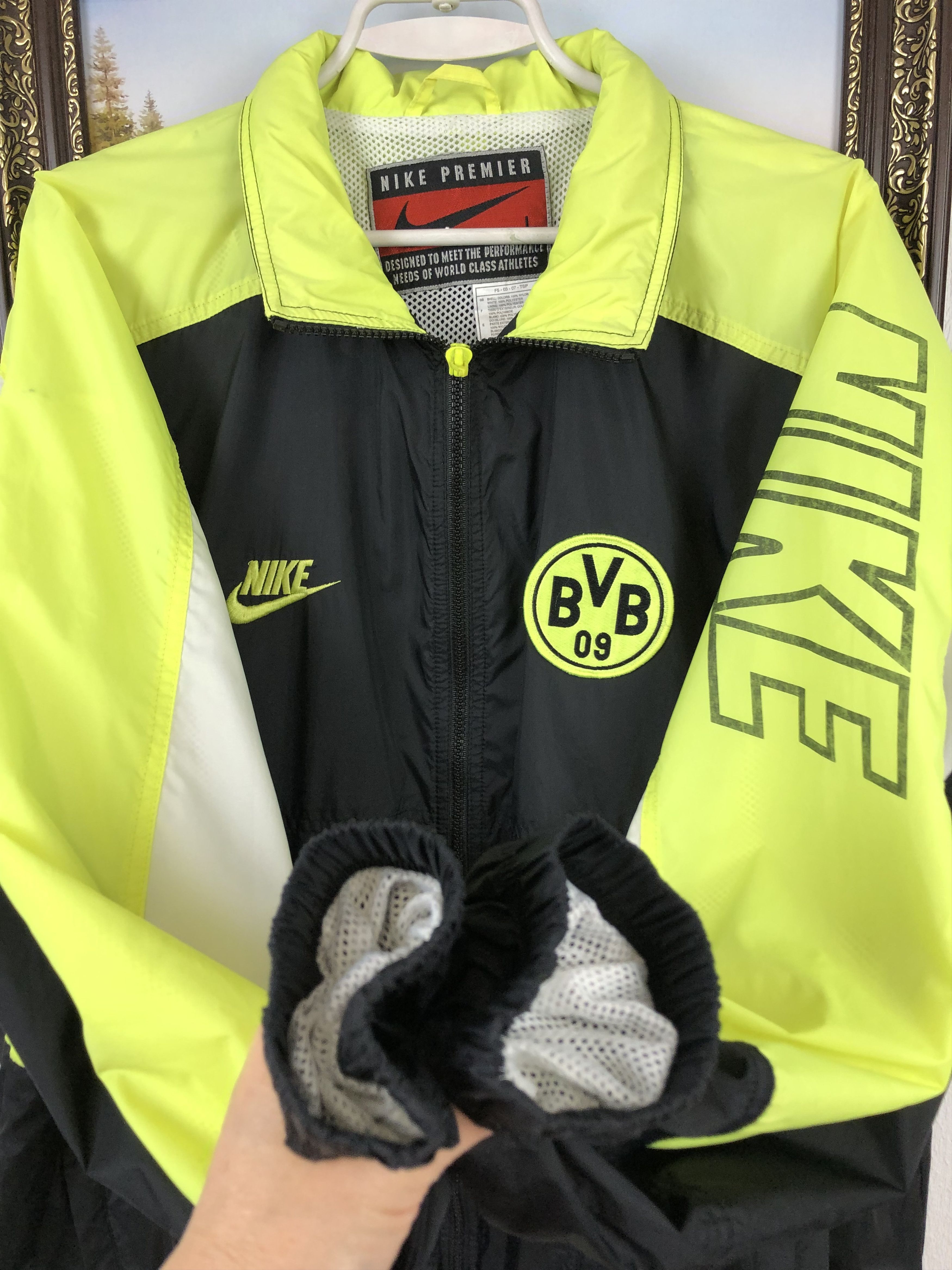Nike Vintage Borussia Dortmund Football Jacket Soccer Windbreaker Size US L / EU 52-54 / 3 - 14 Thumbnail