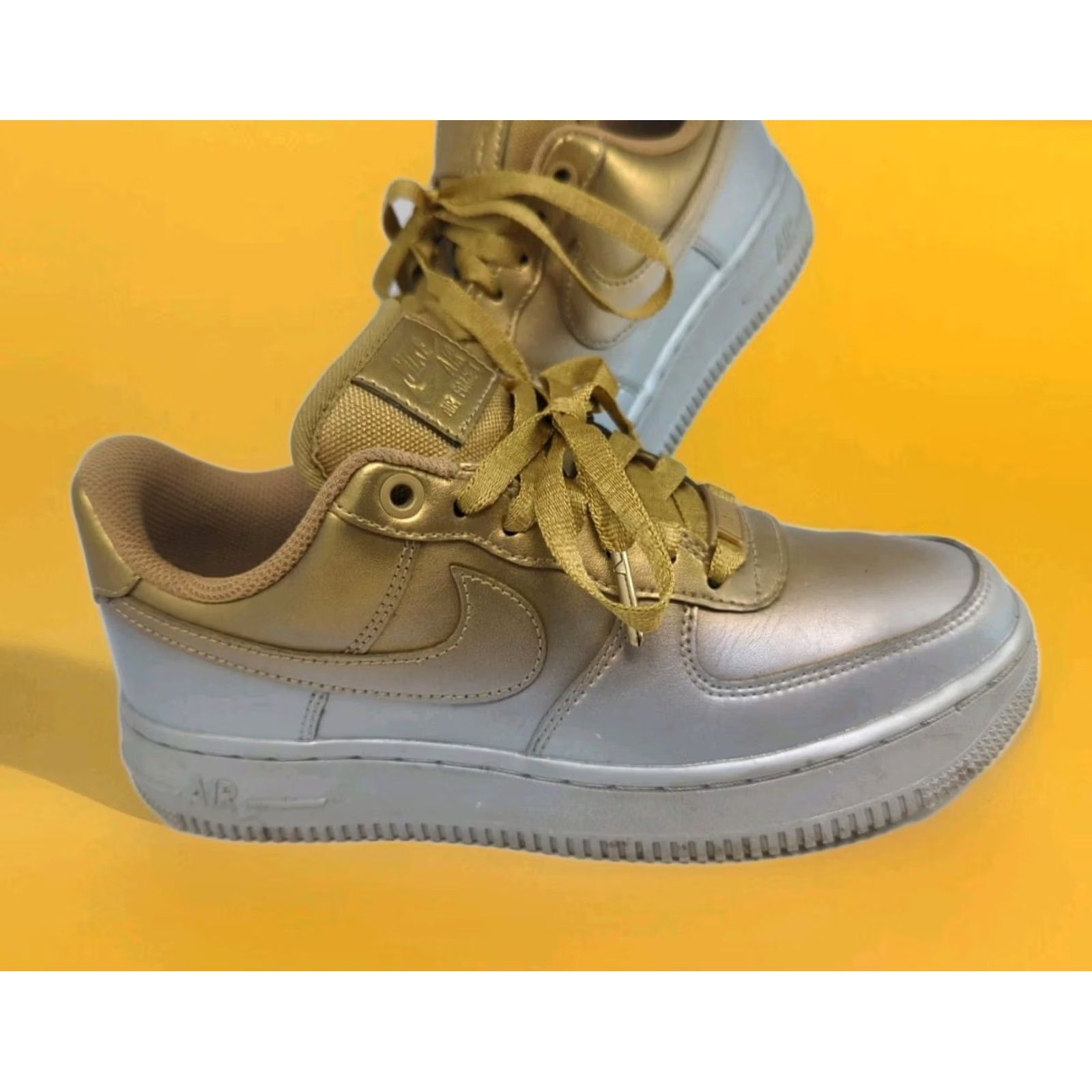 Nike Nike Women Air Force 1 Low Lux Metallic Gold Silver Platinum Gradiant Sneaker 6 36.5 Size US 6 / IT 36 - 5 Thumbnail