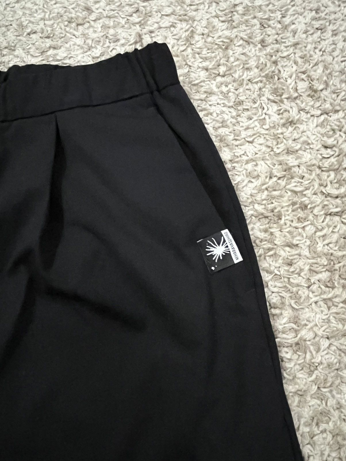 GU × Maison MIHARA YASUHIRO MIHARAYASUHIRO X GU BLACK WIDE BAGGY PANTS Size US 29 - 2 Thumbnail
