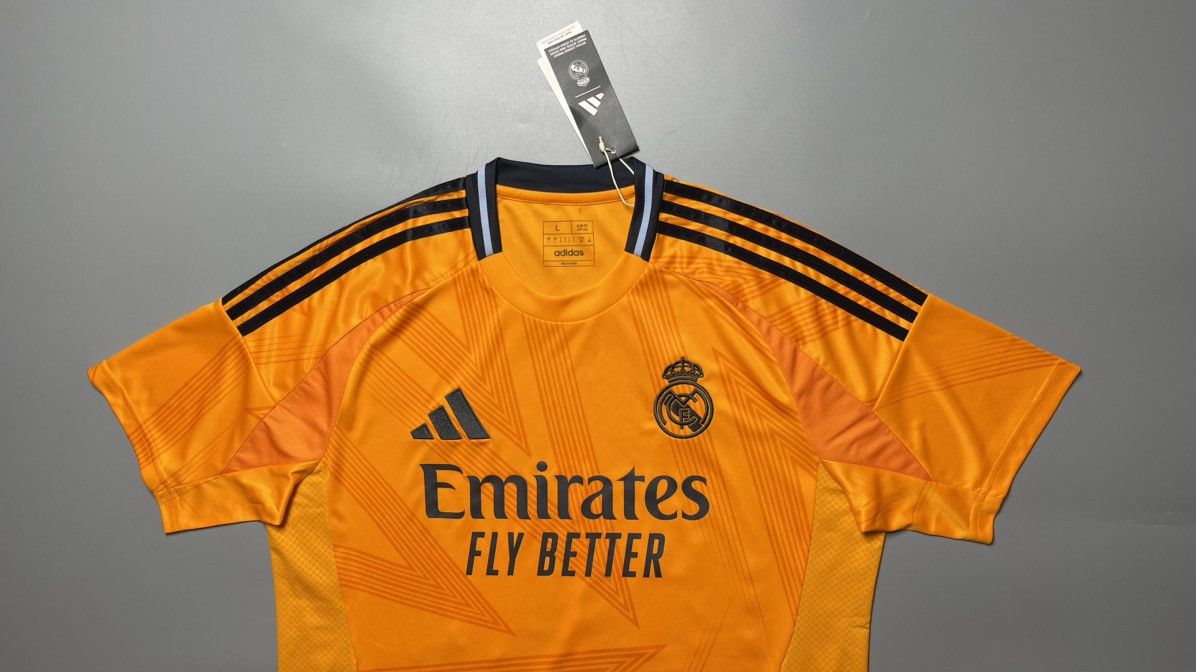 Adidas REAL MADRID ADIDAS 2024/2025 SOCCER AWAY JERSEY Size US L / EU 52-54 / 3 - 2 Thumbnail