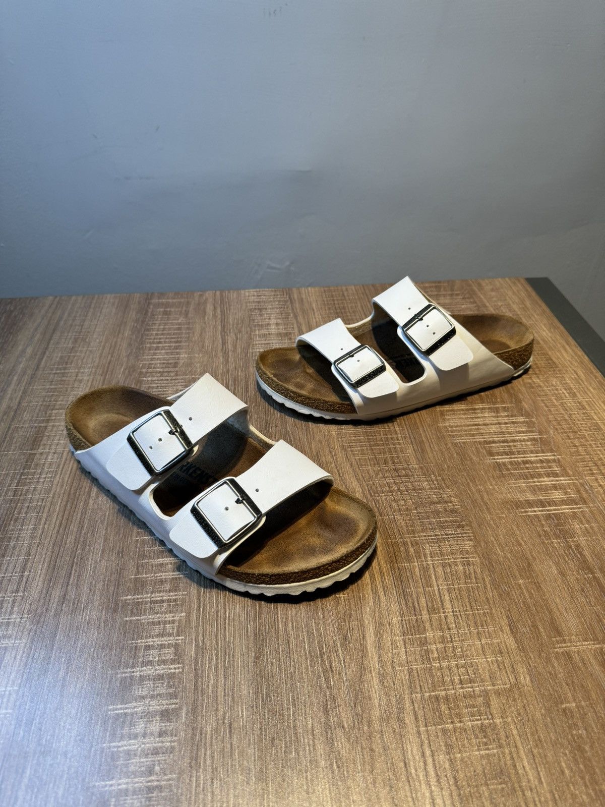 Birkenstock Birkenstock Arizona Sandals Womens SZ 8 EU 39 White Pewter Size US 8 / IT 38 - 2 Thumbnail
