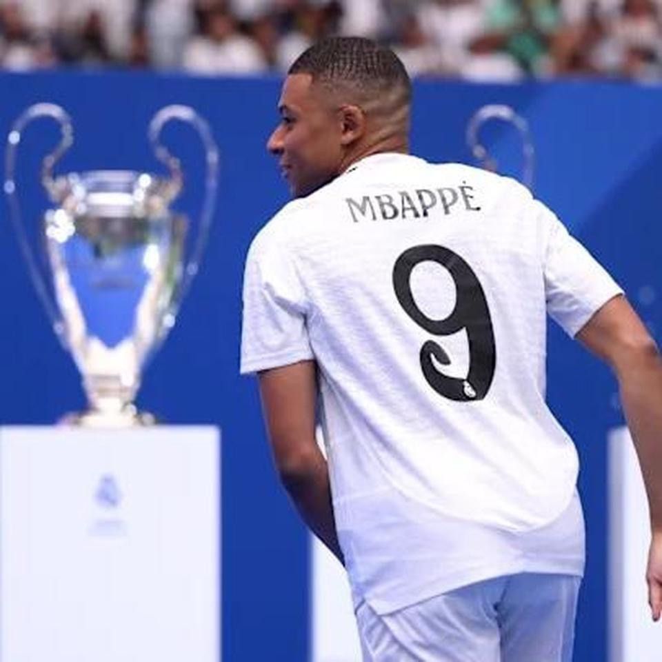 Adidas Real Madrid Mbappe 2024 25 home PLAYER VERSION UCLjersey NWT Size US M / EU 48-50 / 2 - 7 Thumbnail
