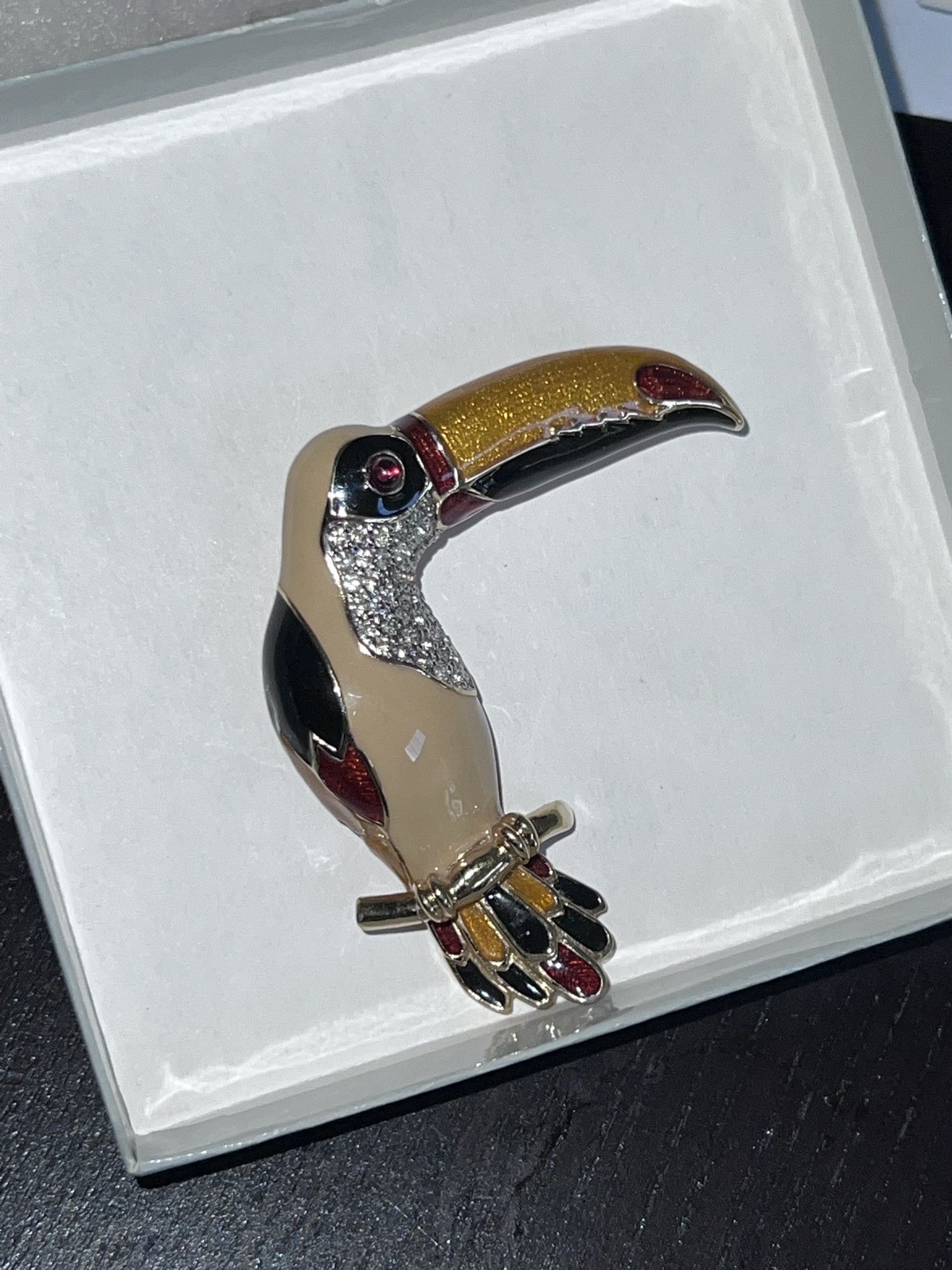 Judith Leiber Judith Leiber Toucan Enamel Bird Gripoix Rye Pin Brooch Size ONE SIZE - 2 Thumbnail