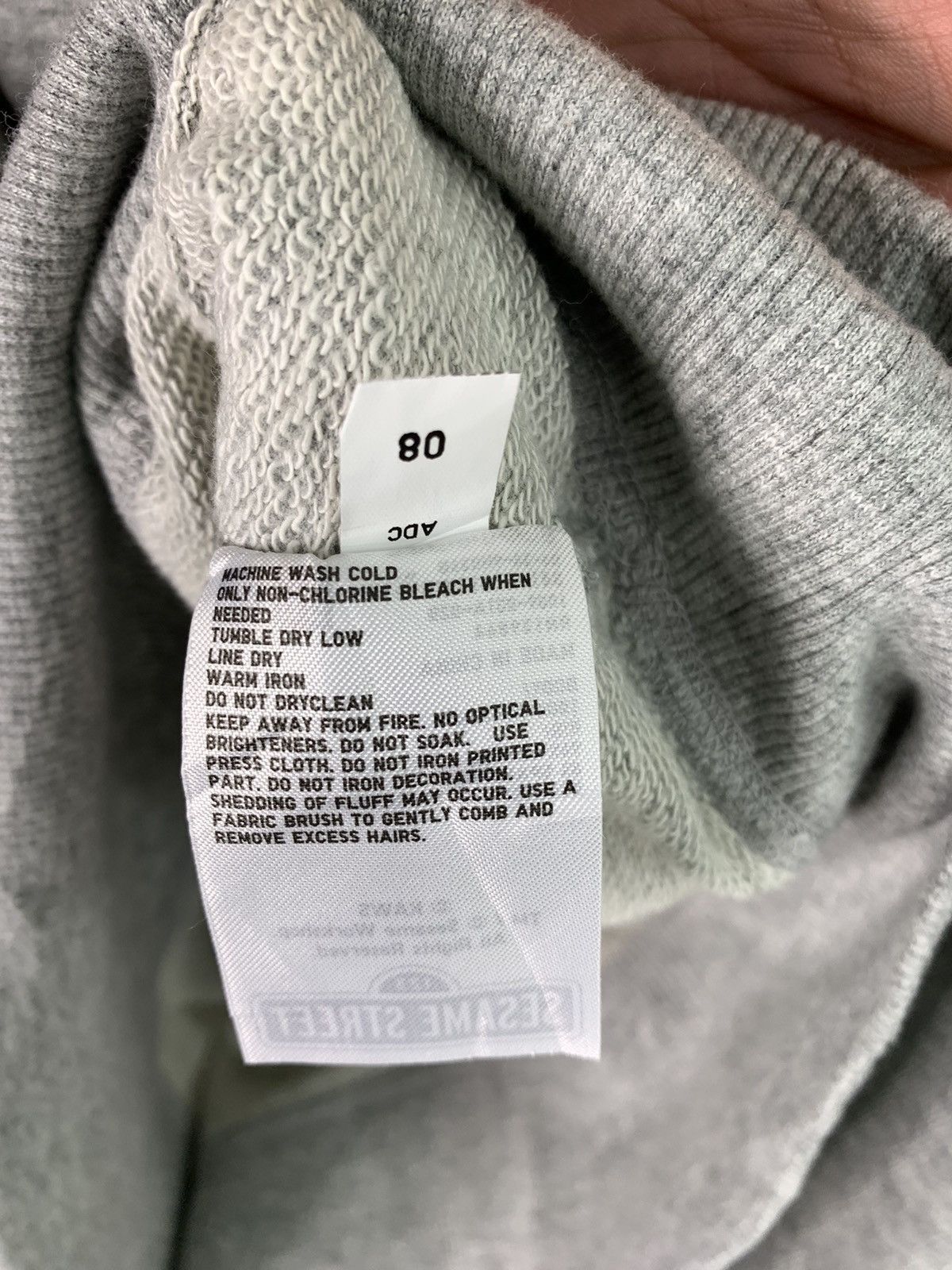 Kaws × Uniqlo Uniqlo x Kaws Sesame Street Sweatshirt M/L Size Size US M / EU 48-50 / 2 - 8 Thumbnail
