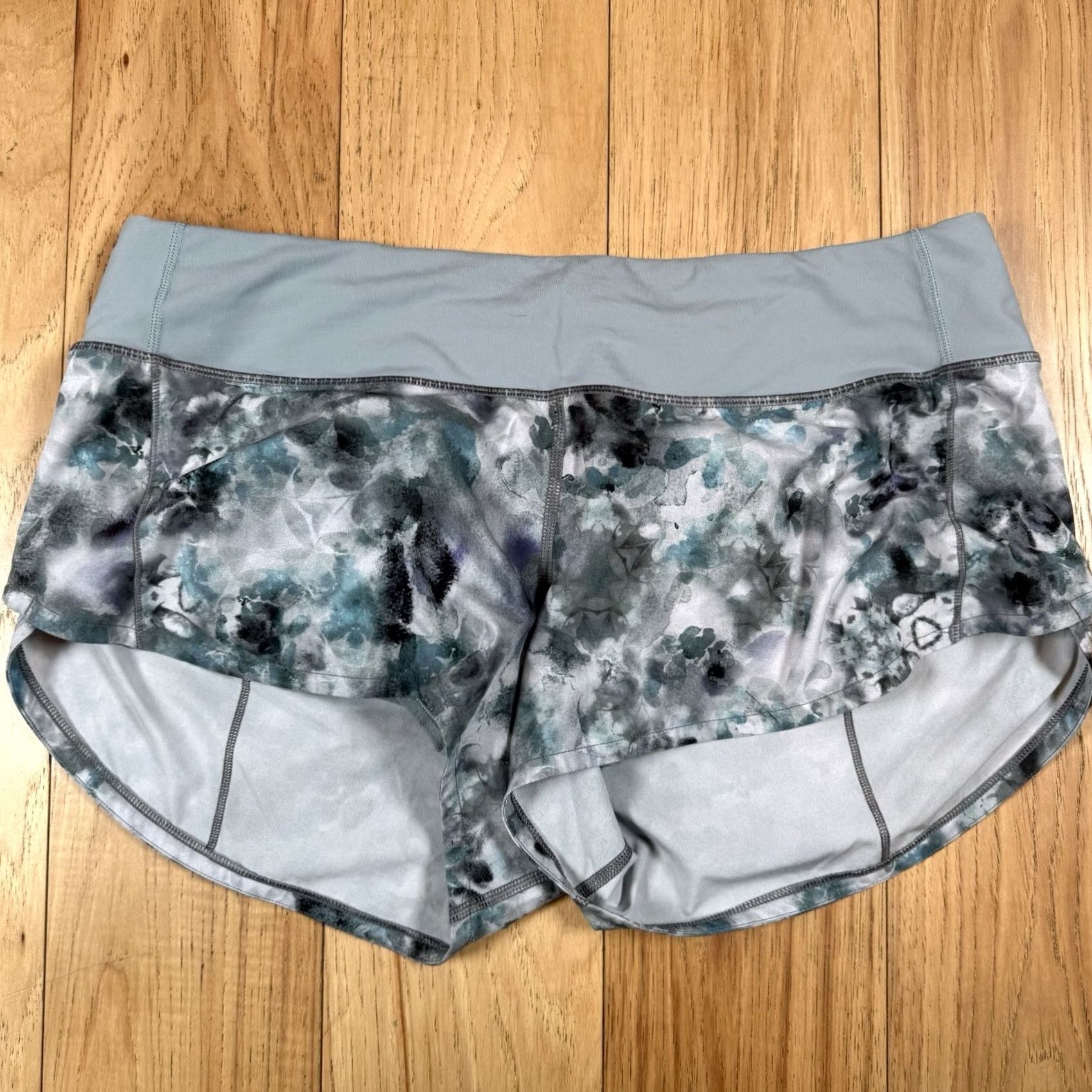 Lululemon Lululemon Shorts Womens 6 Speed Up Low-Rise Kaleidofloral Multi Blue Cast Floral Athletic Activewear Black Ladies Size 28" / US 6 / IT 42 - 2 Thumbnail