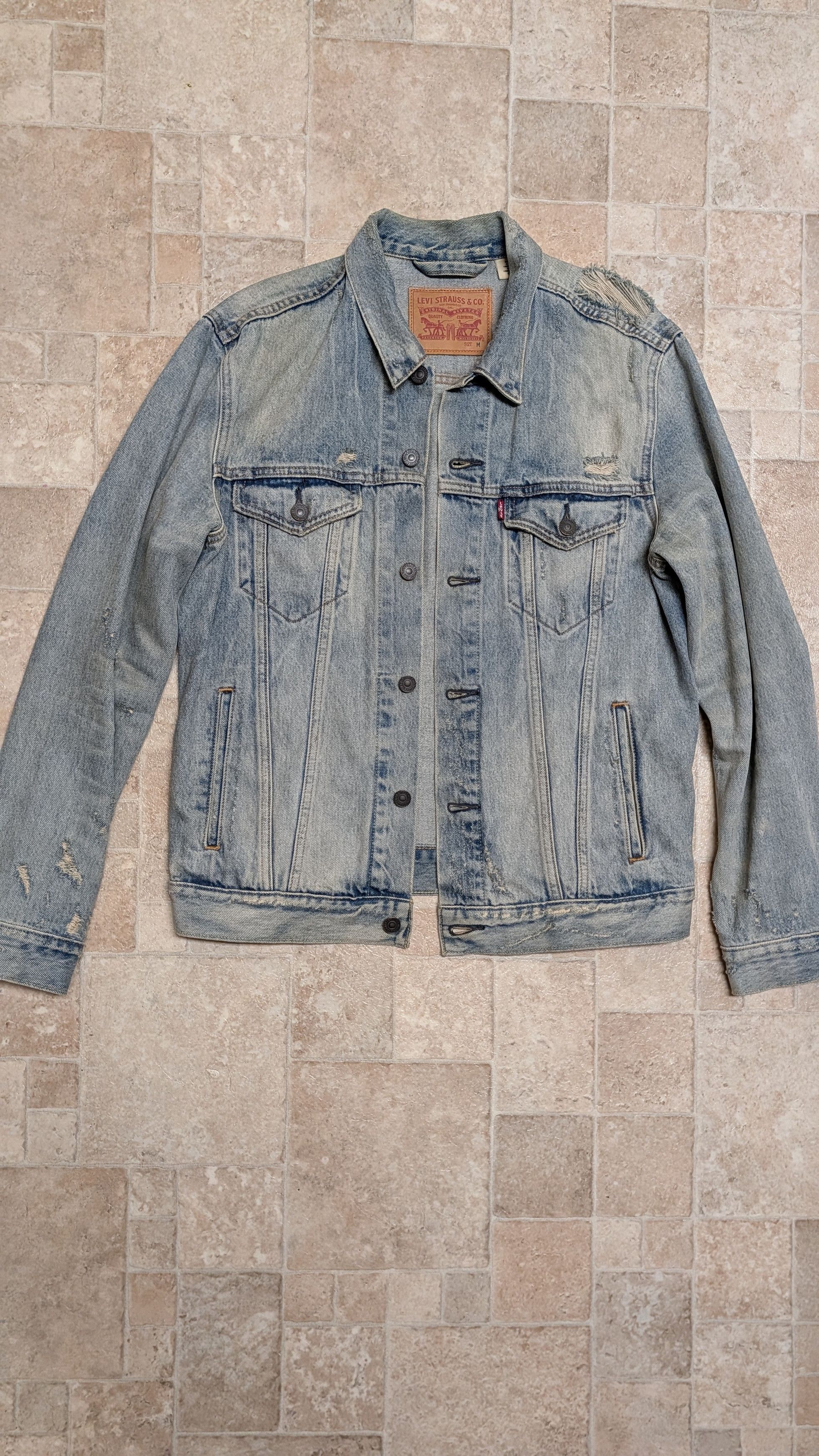 Levi's Distressed Trucker Jacket Size US M / EU 48-50 / 2 - 1 Thumbnail