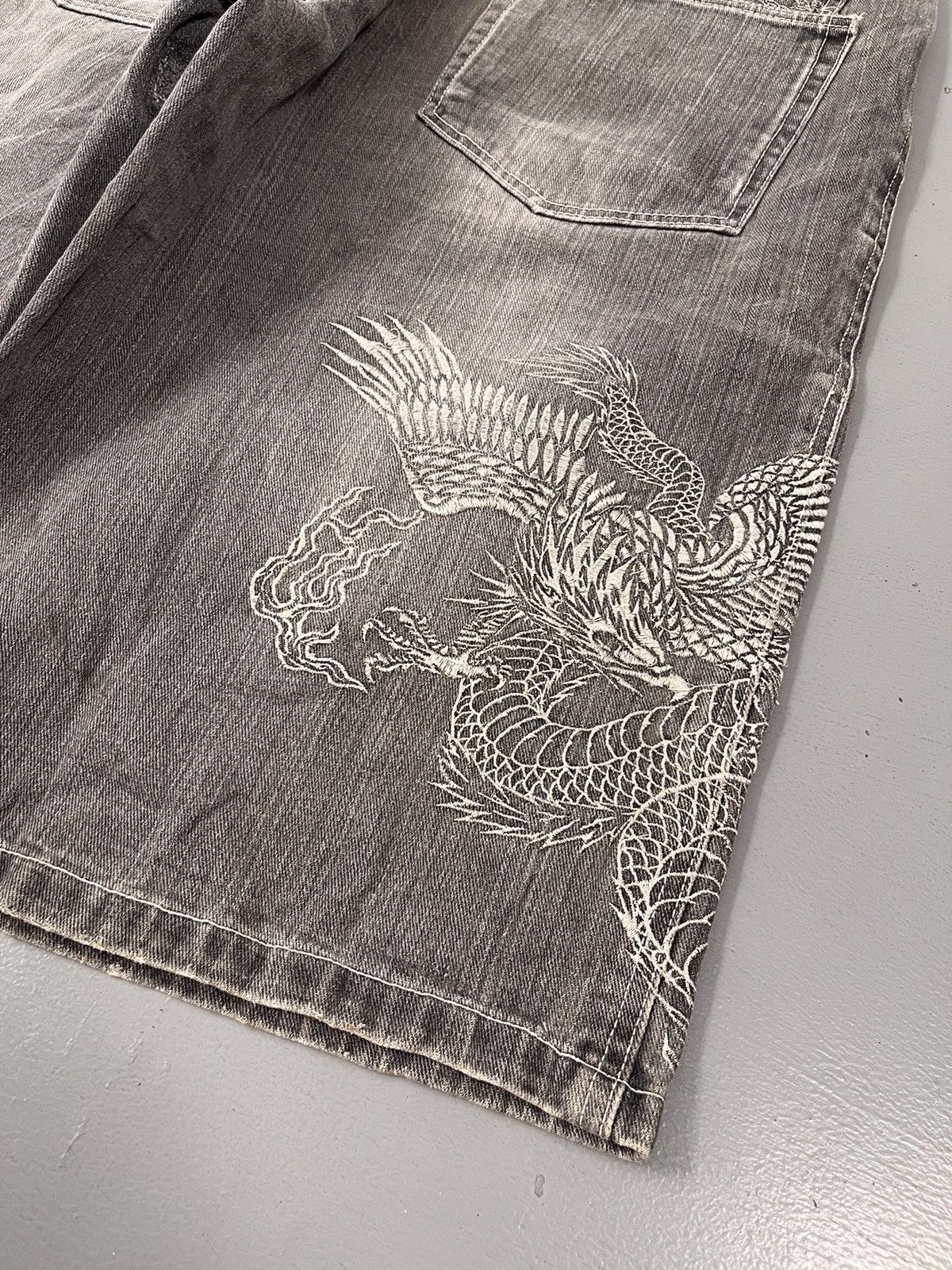 Dogtown Crazy vintage dragon 🐉 embroidered dogtwown jort Size US 34 / EU 50 - 3 Thumbnail