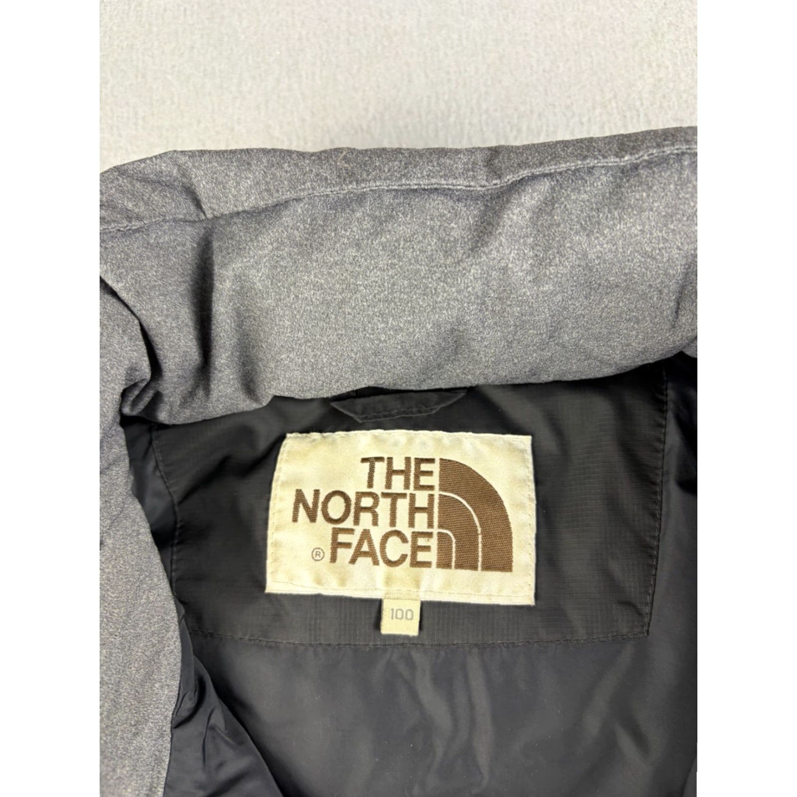 The North Face VINTAGE The North Face Nuptse Puffer Jacket Men L Gray Japan Release Retro Outdoor Zip Logo Jacket Mens Size US L / EU 52-54 / 3 - 3 Thumbnail