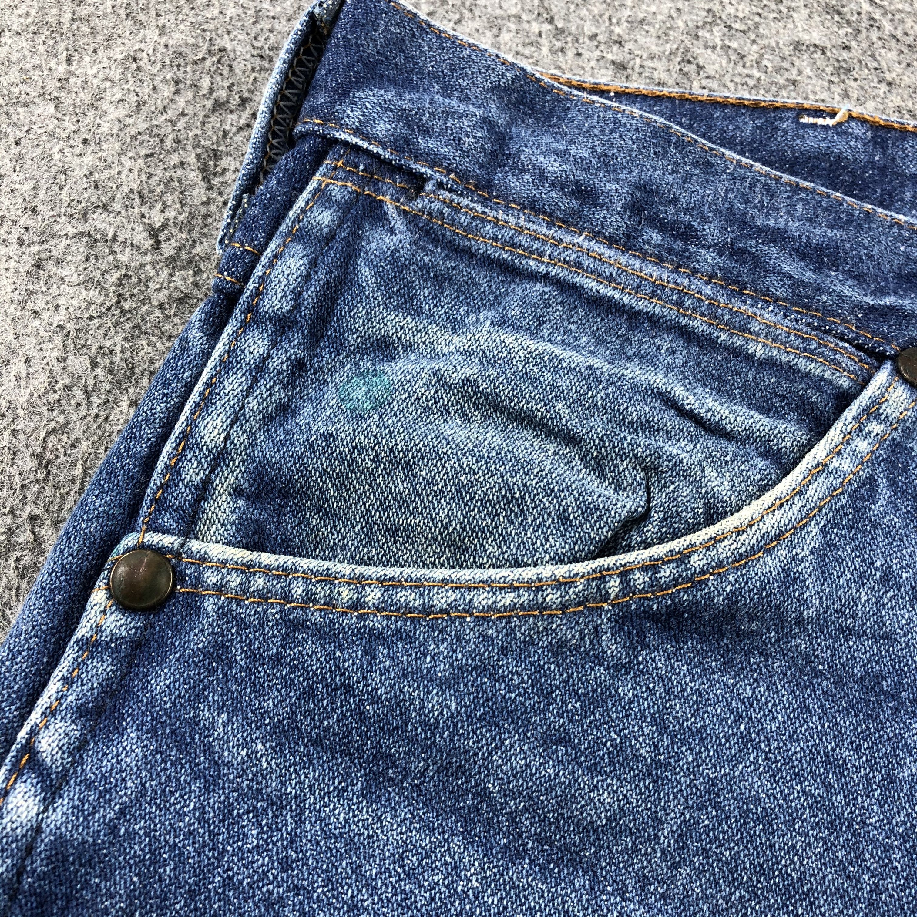 Vintage Vintage Blue Wash Wrangler Jeans-J2305 Size US 35 - 10 Thumbnail