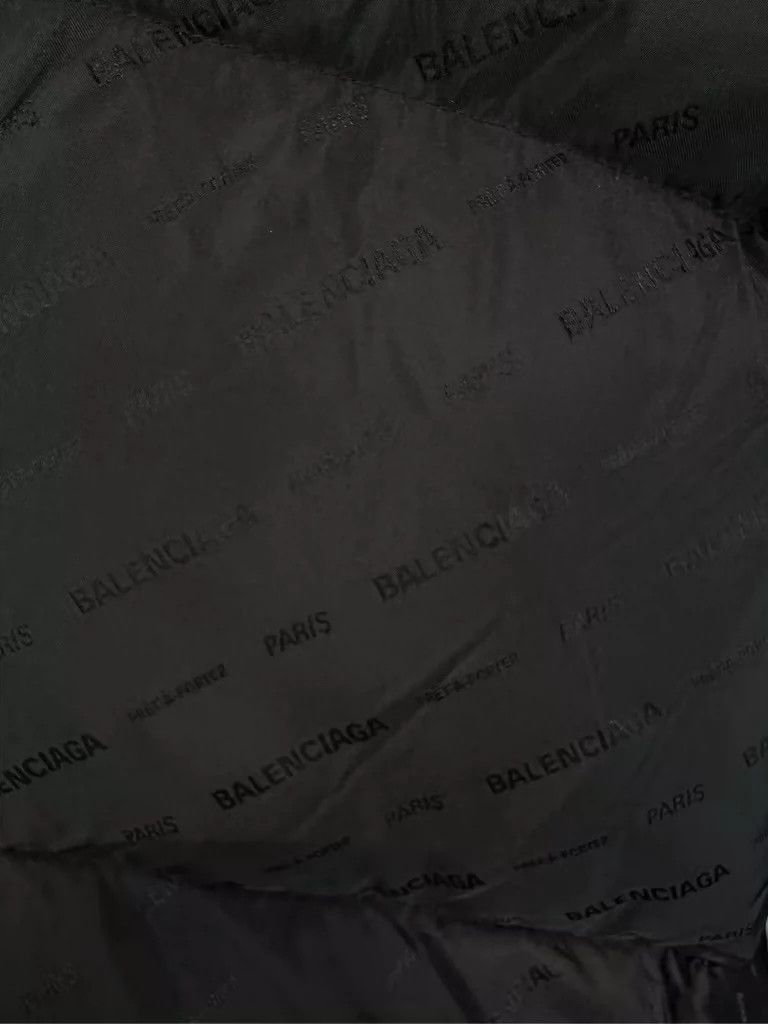 Balenciaga Balenciaga Bullet screen with dark stripes is full of LOGO Size US M / EU 48-50 / 2 - 3 Thumbnail