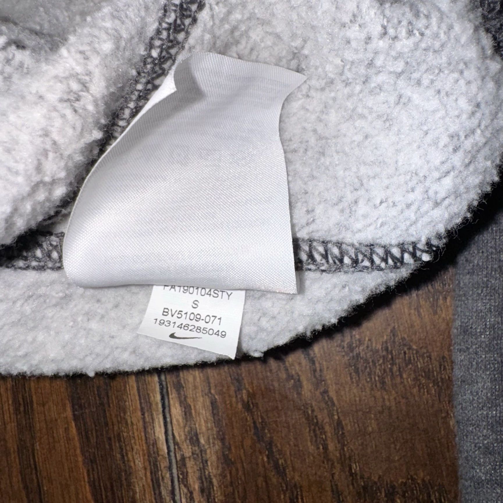 Nike VINTAGE Nike Just Do It Hoodie Men’s M Gray Embroidered Size US M / EU 48-50 / 2 - 7 Thumbnail