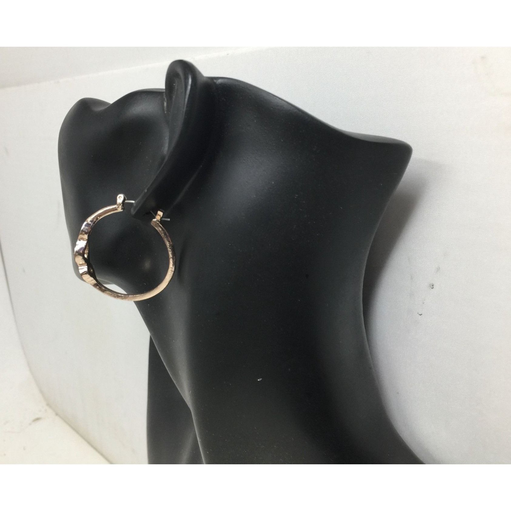 Other Women's Beautiful Rose Gold Hoop Earrings Size ONE SIZE - 4 Thumbnail