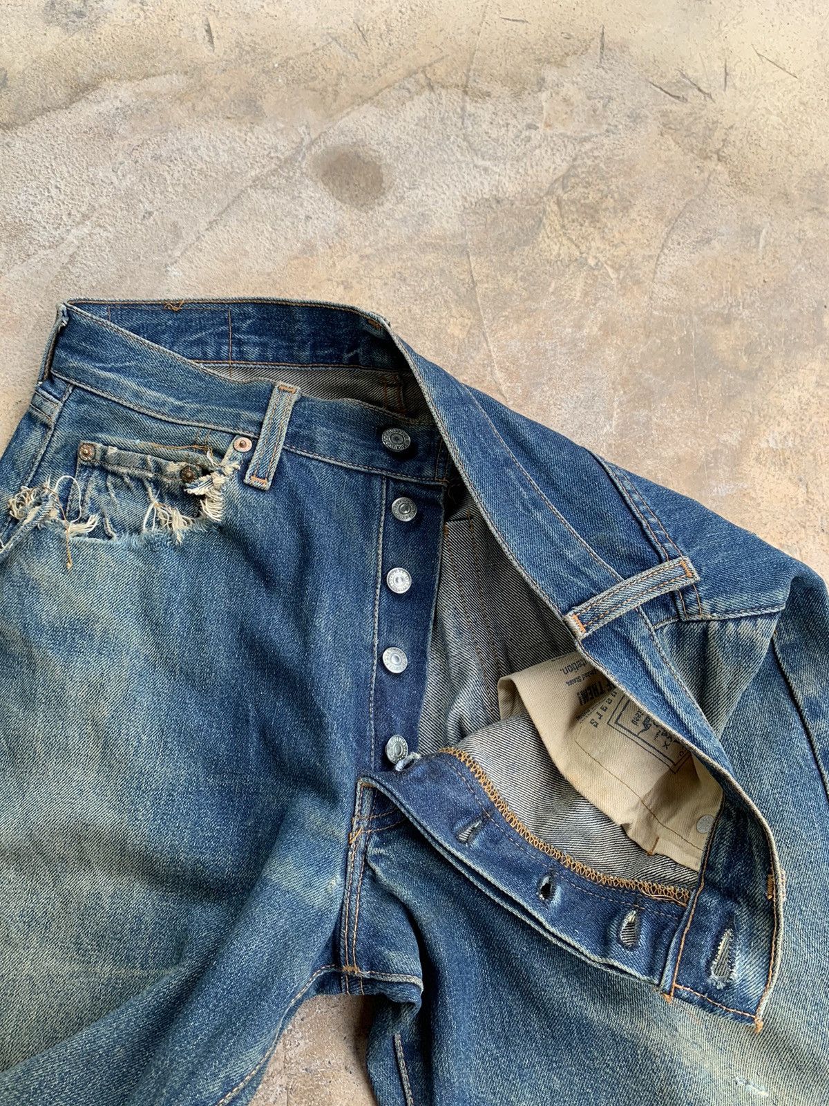 Levi's × Vintage Big E Vintage Levi’s 501 Redline Jeans Selvedge Distressed Size US 29 - 15 Thumbnail