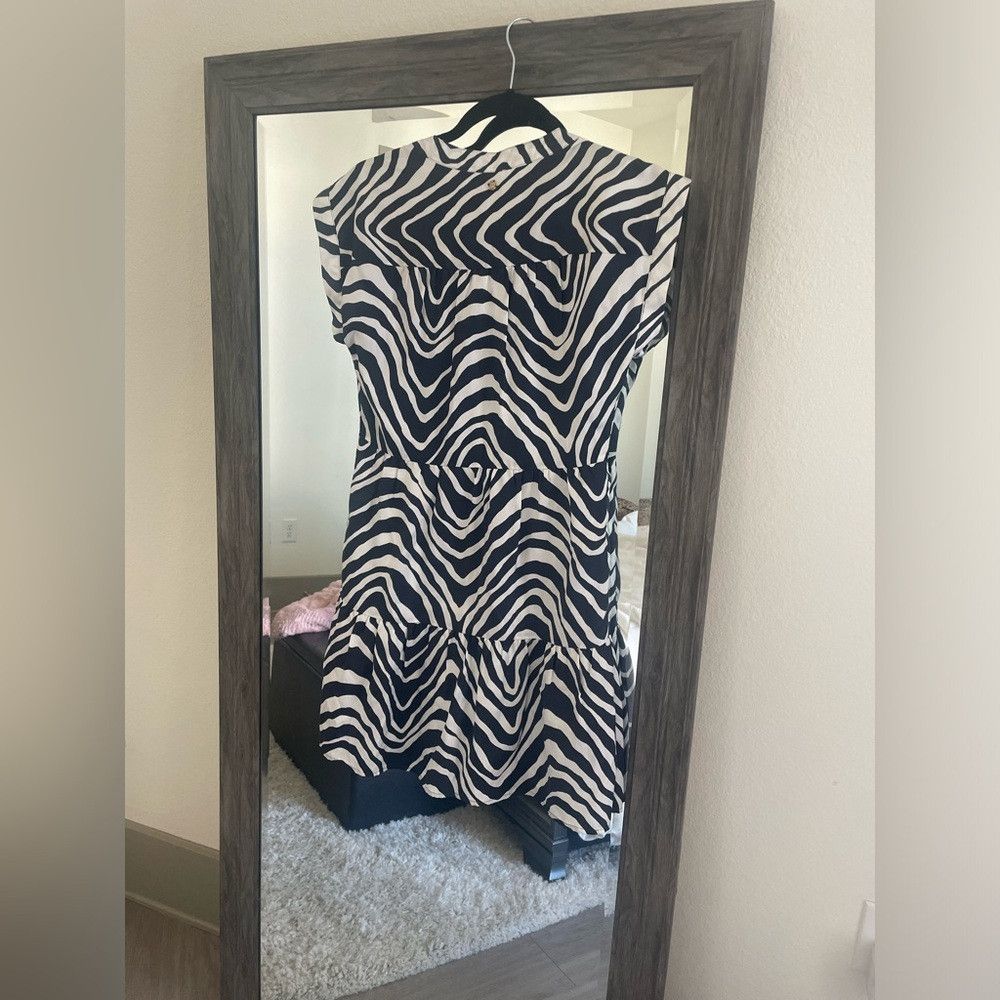 Marie Oliver Marie Oliver black and white v neck stripped midi dress Size XXS / US 00 / IT 34 - 5 Thumbnail