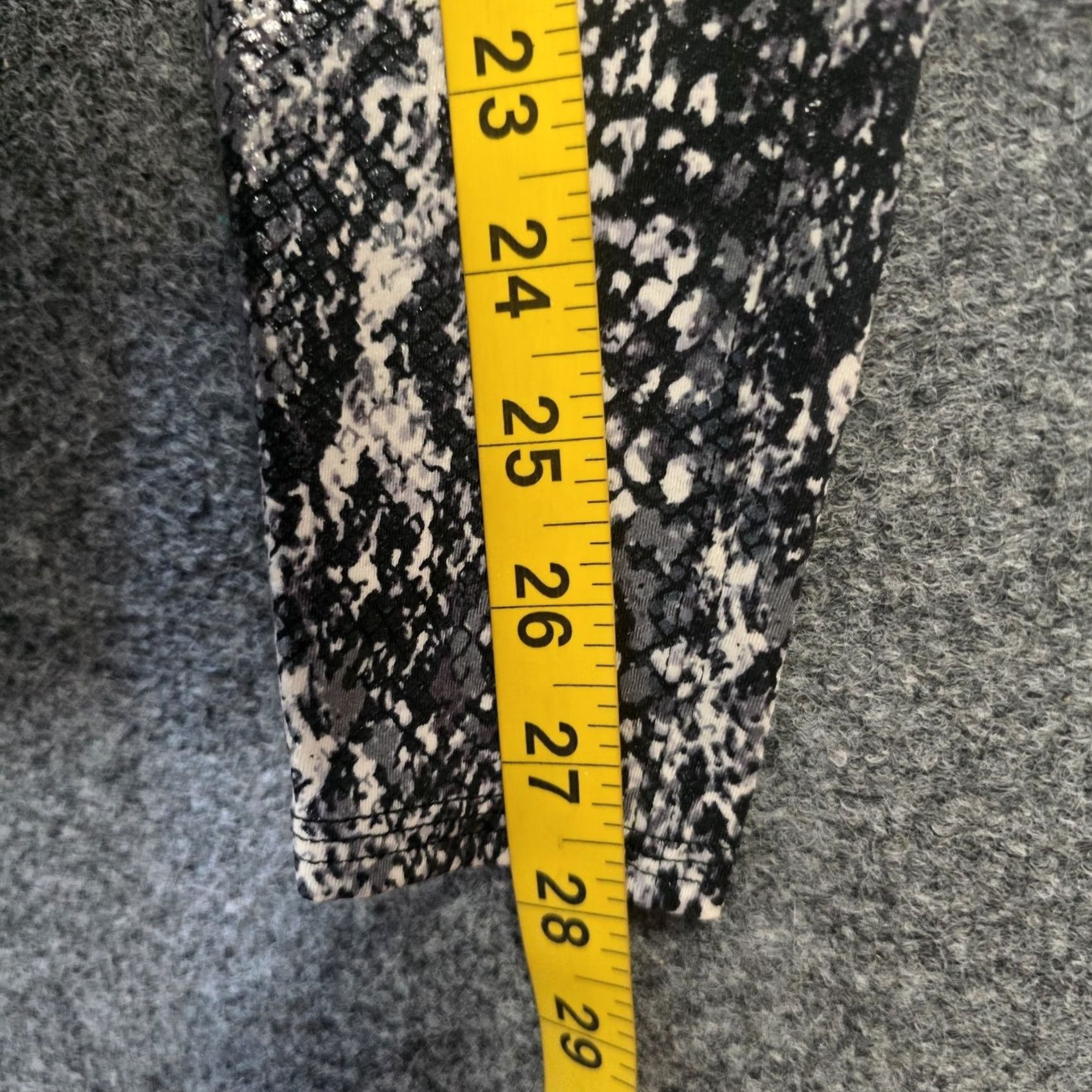 Spanx Spanx Pants Womens Size Large Gray Snakeskin Print Stretch Casual Capsule Basic leggings Size 36" / US 14 / IT 50 - 7 Thumbnail