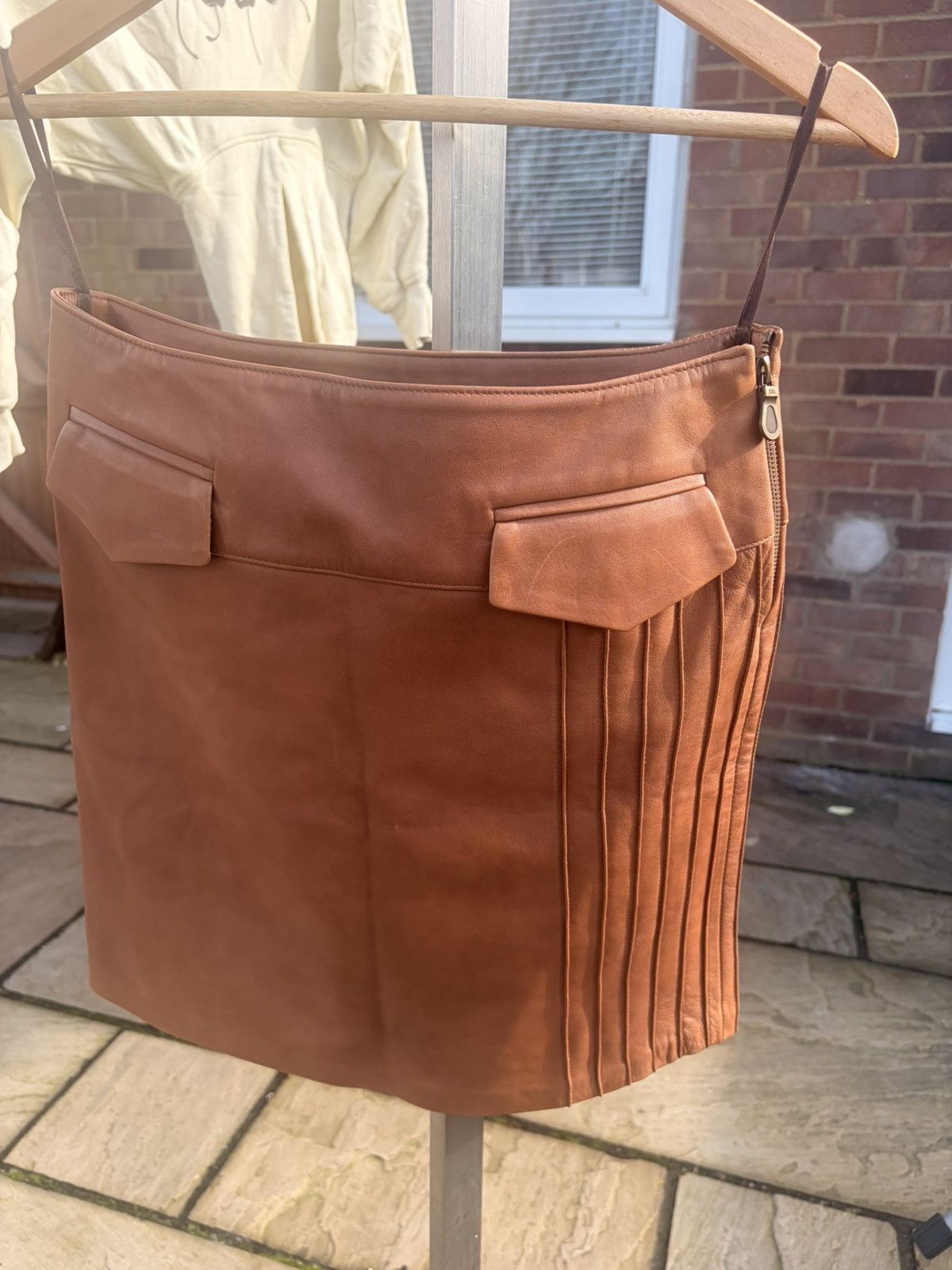 Vintage REAL LEATHER VINTAGE MINI SKIRT – UK 10 – MADE IN UK Size 28" / US 6 / IT 42 - 1 Thumbnail