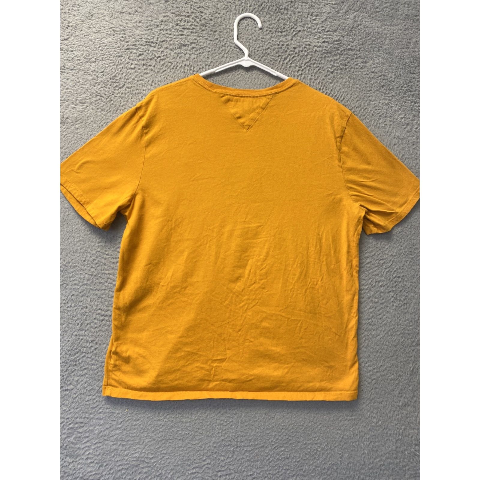 Tommy Hilfiger VINTAGE Tommy Hilfiger Shirt Men L Gold Cotton Short Sleeve Signature Logo Crew Neck 10640 Size US L / EU 52-54 / 3 - 8 Thumbnail