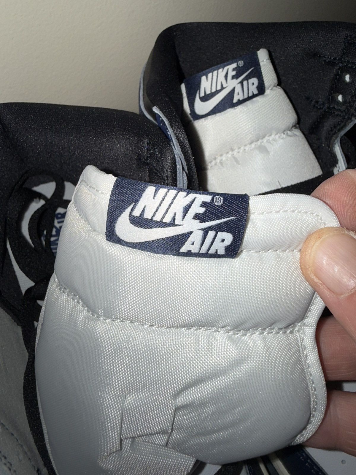 Nike Nike Air Jordan 1 Retro OG hi top NIB 5.5y 7w NEW DS w/ box Size US 5.5 / EU 38 - 14 Thumbnail