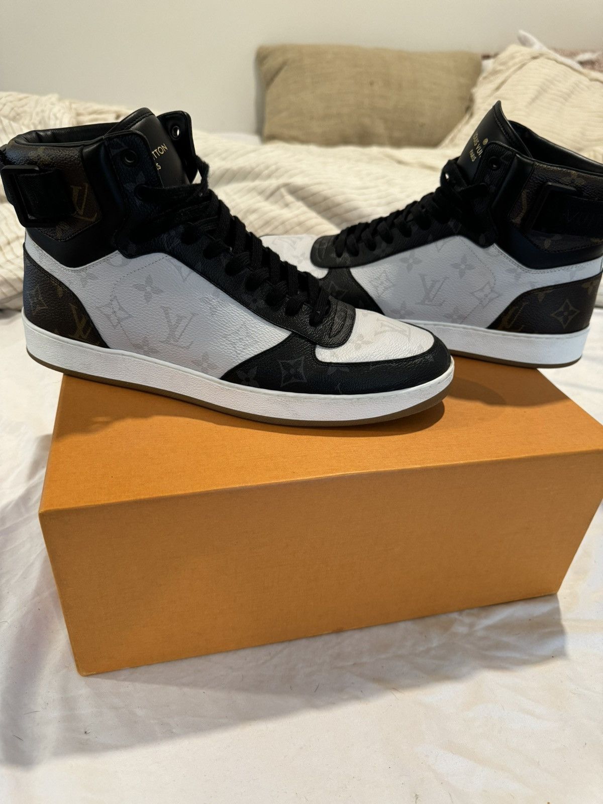 Louis Vuitton Louis Vuitton high top Size US 10.5 / EU 43-44 - 2 Thumbnail