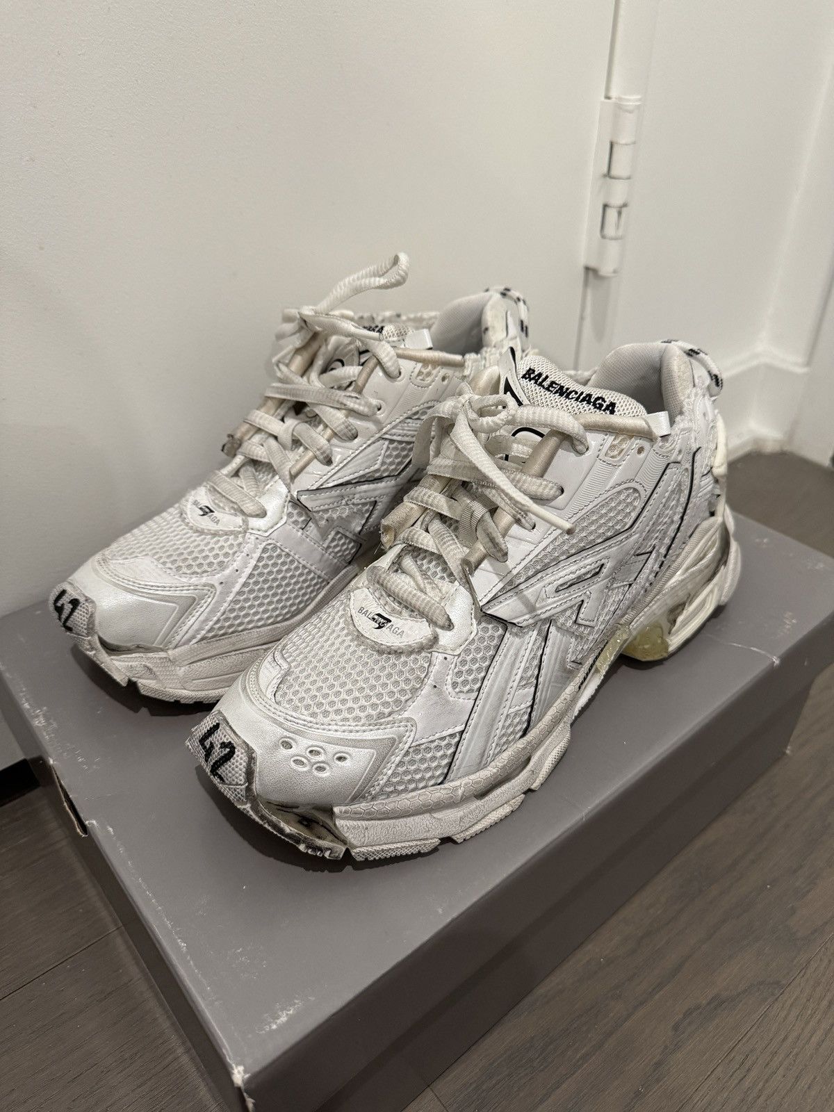 Balenciaga Balenciaga Runner Sneaker Size US 9 / EU 42 - 1 Thumbnail