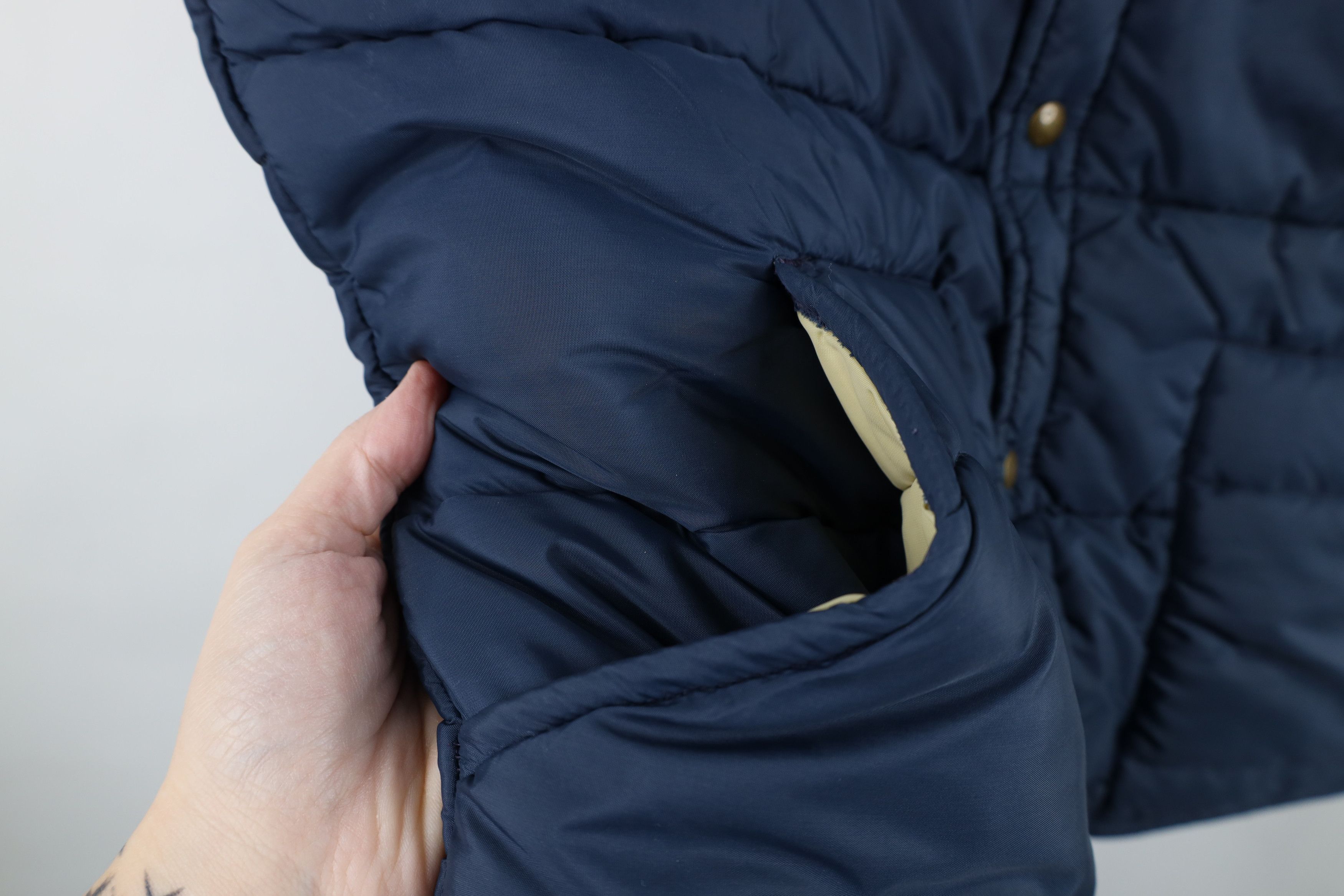 Vintage Vintage 70s Streetwear Faded Button Puffer Vest Jacket Size US L / EU 52-54 / 3 - 7 Thumbnail