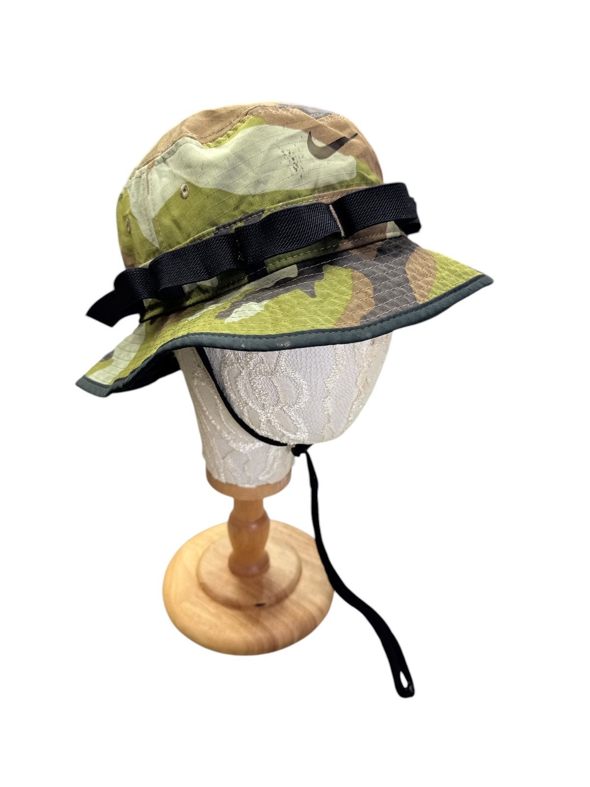 Nike × Vintage VINTAGE Y2K NIKE CAMOUFLAGE PATTERN BUCKET HAT SIZE 58cm Size ONE SIZE - 1 Thumbnail