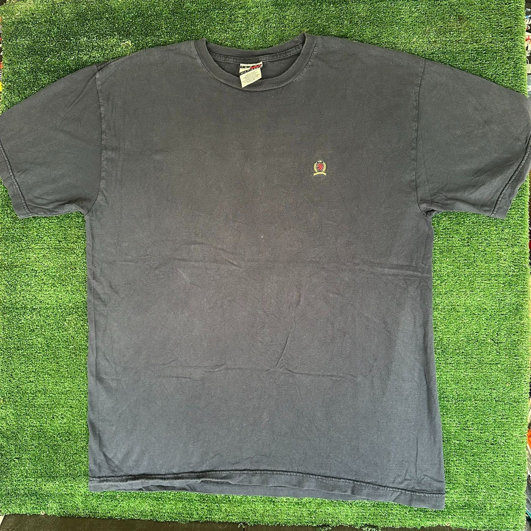 Tommy Hilfiger Vintage Y2K Tommy Hilfiger Crest Logo T-Shirt Boxy Faded Nav Size US L / EU 52-54 / 3 - 1 Thumbnail