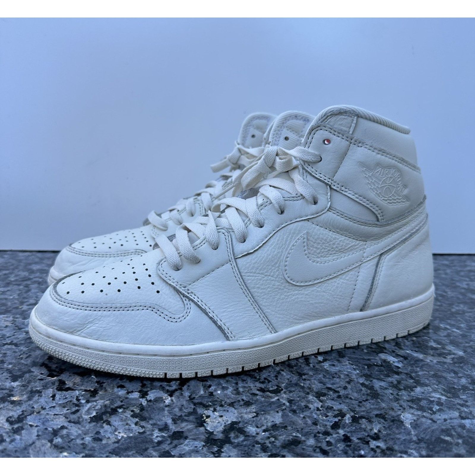 Nike RARE Nike Air Jordan 1 Retro OG High Sail University Red 11 Size US 11 / EU 44 - 2 Thumbnail