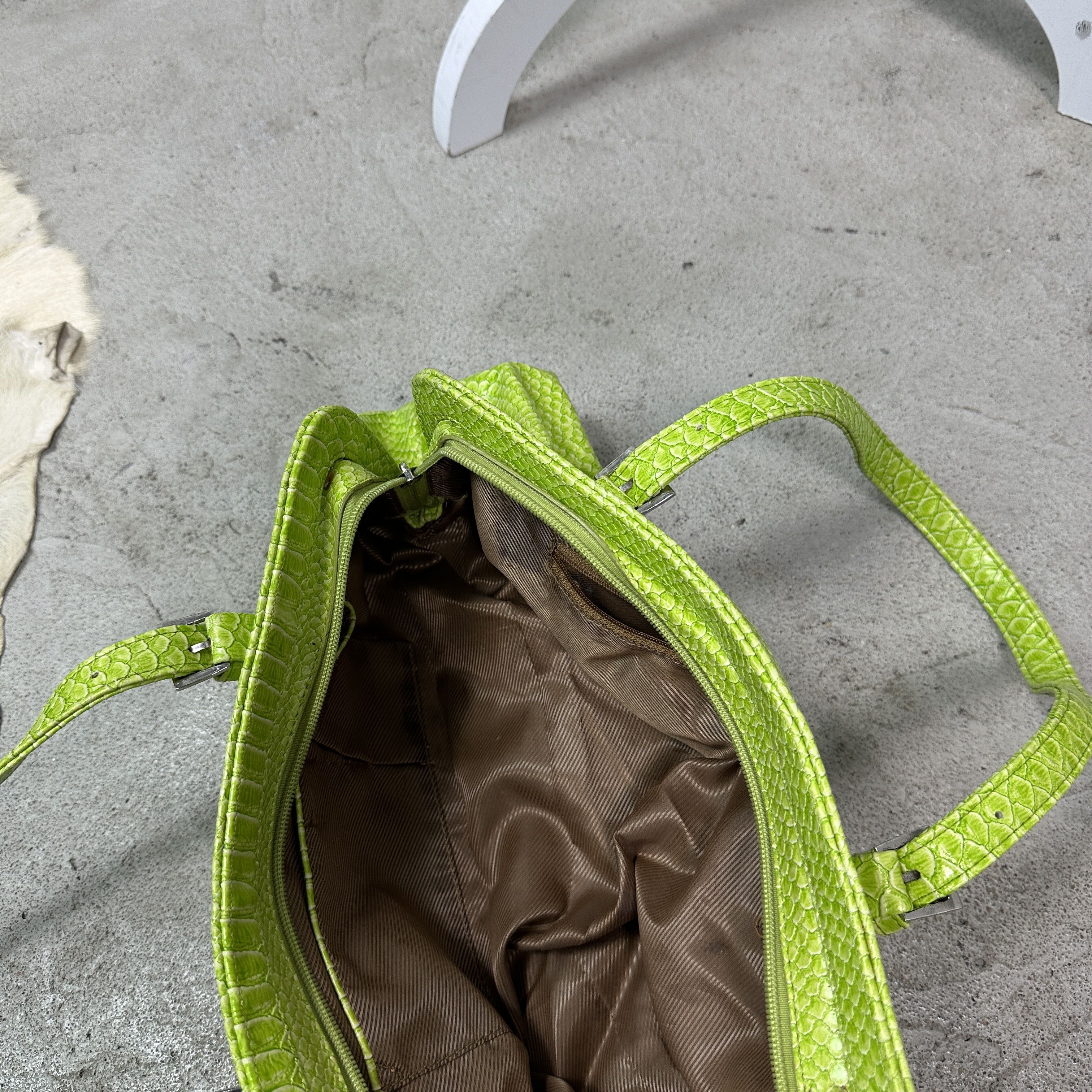 Vintage Vintage Avant Garde Croco Neon Green Shoulder Bag Y2K Size ONE SIZE - 9 Thumbnail