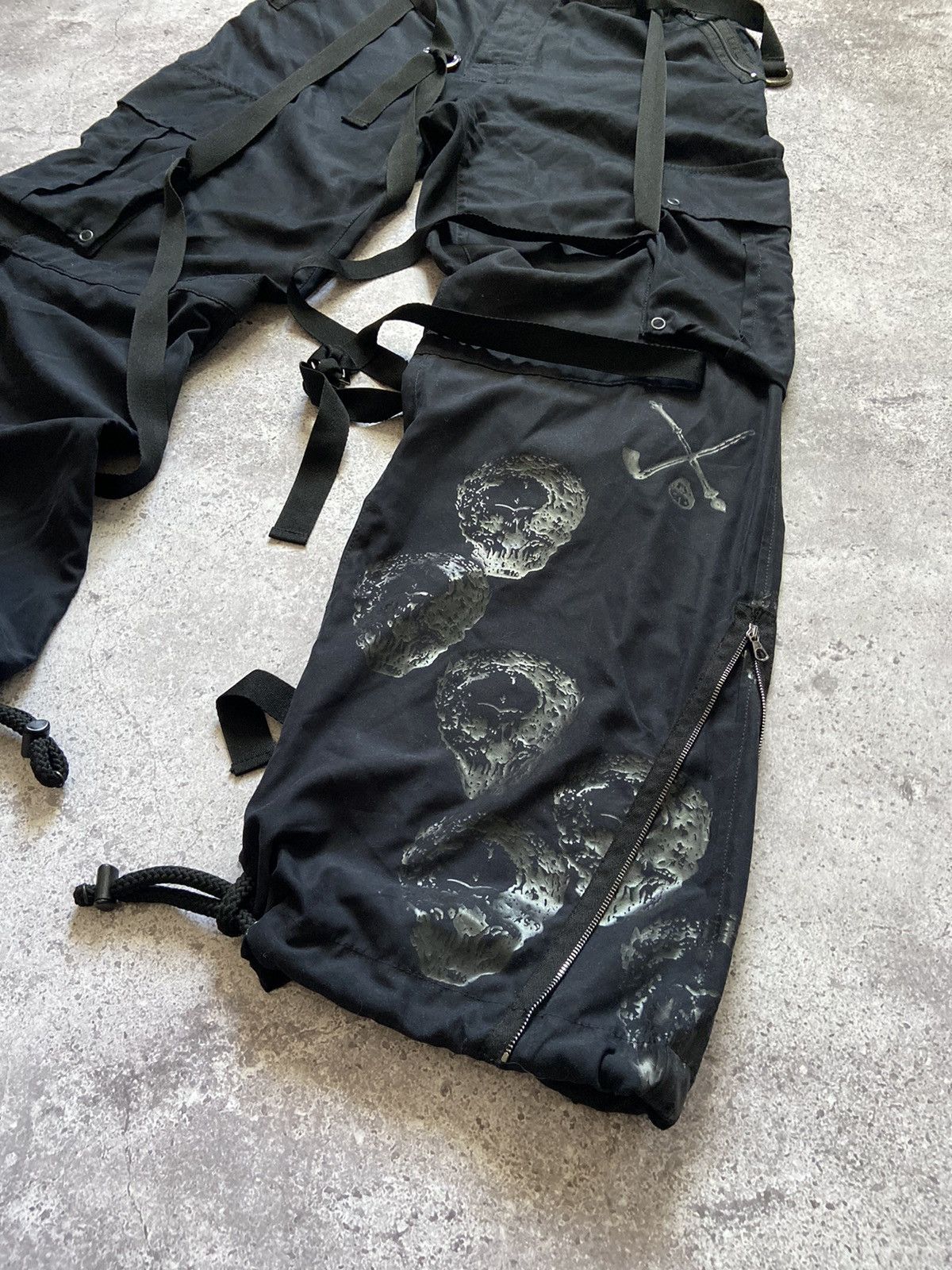 Japanese Brand Exotic Voyage Skull Logo Cargo Bondage Pants Italy Size US 30 / EU 46 - 2 Thumbnail