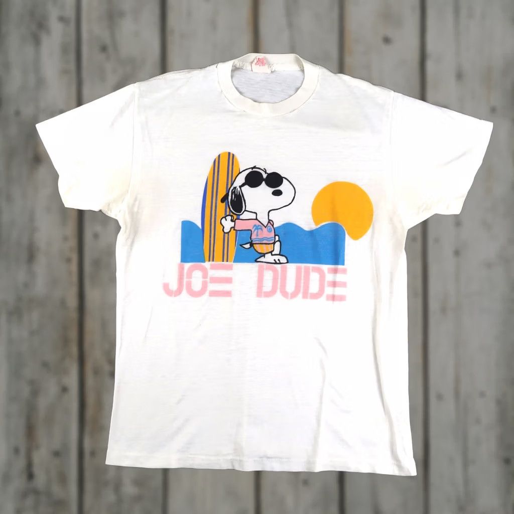 Peanuts Vintage Snoopy Joe Cool Surf L White T-Shirt Short Sleeve Mens L White Graphic Tee 1980s PEANUTS Size US L / EU 52-54 / 3 - 1 Thumbnail