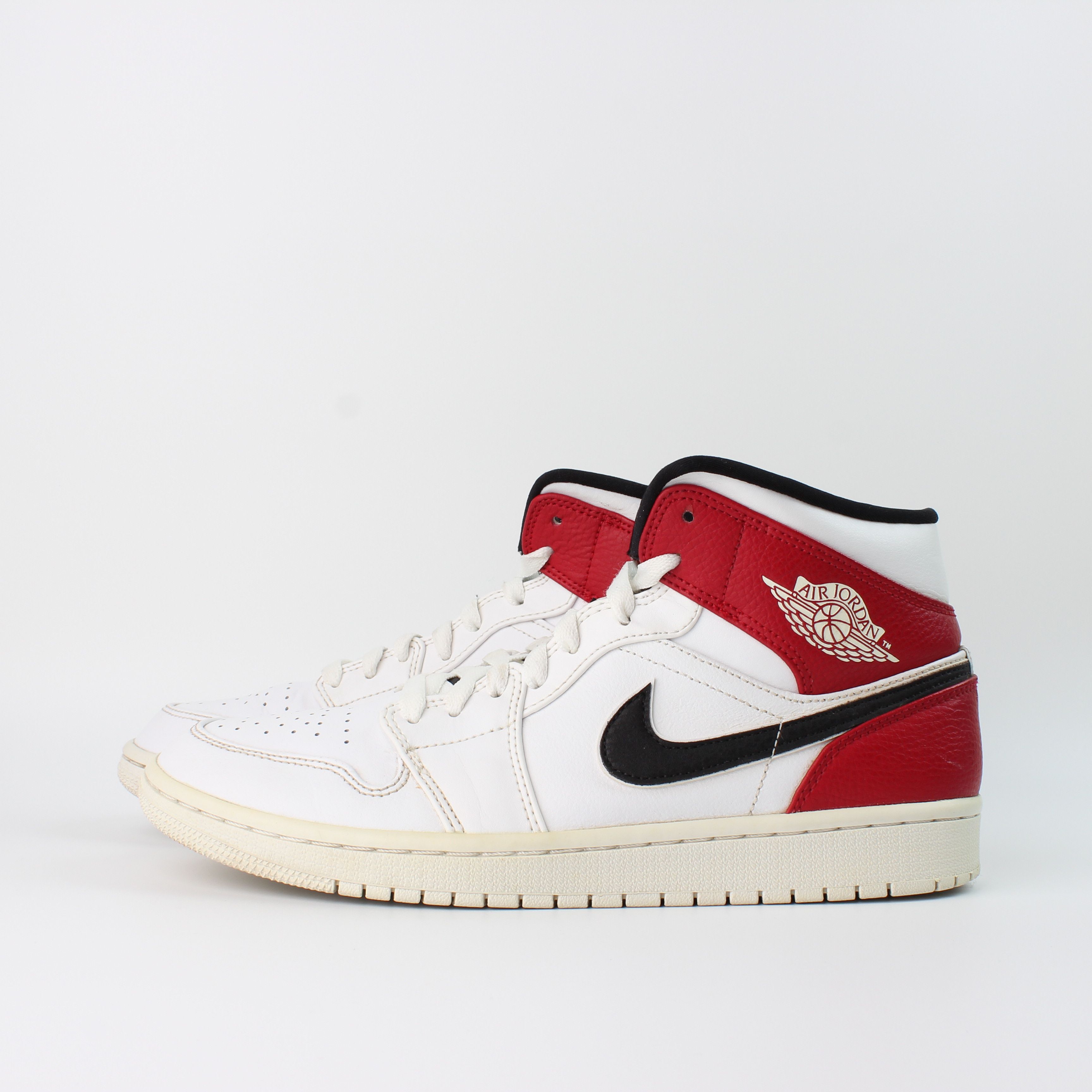 Nike Jordan 1 Mid White Chicago 554724-116 Size US 9.5 / EU 42-43 - 1 Thumbnail