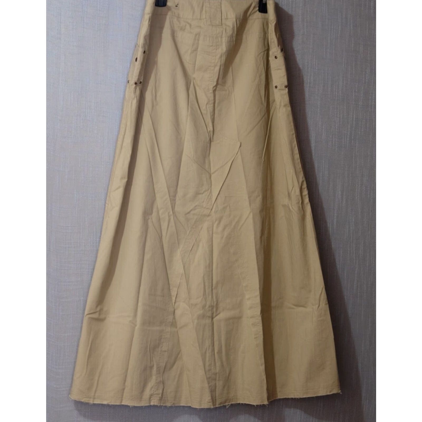 Vintage VINTAGE Venezia Maxi Skirt w/Studded Detail Beige Lightweight Women's 16 Beige Studded Long Skirt 16 Womens Venezia Size 38" / US 16 / IT 52 - 6 Thumbnail