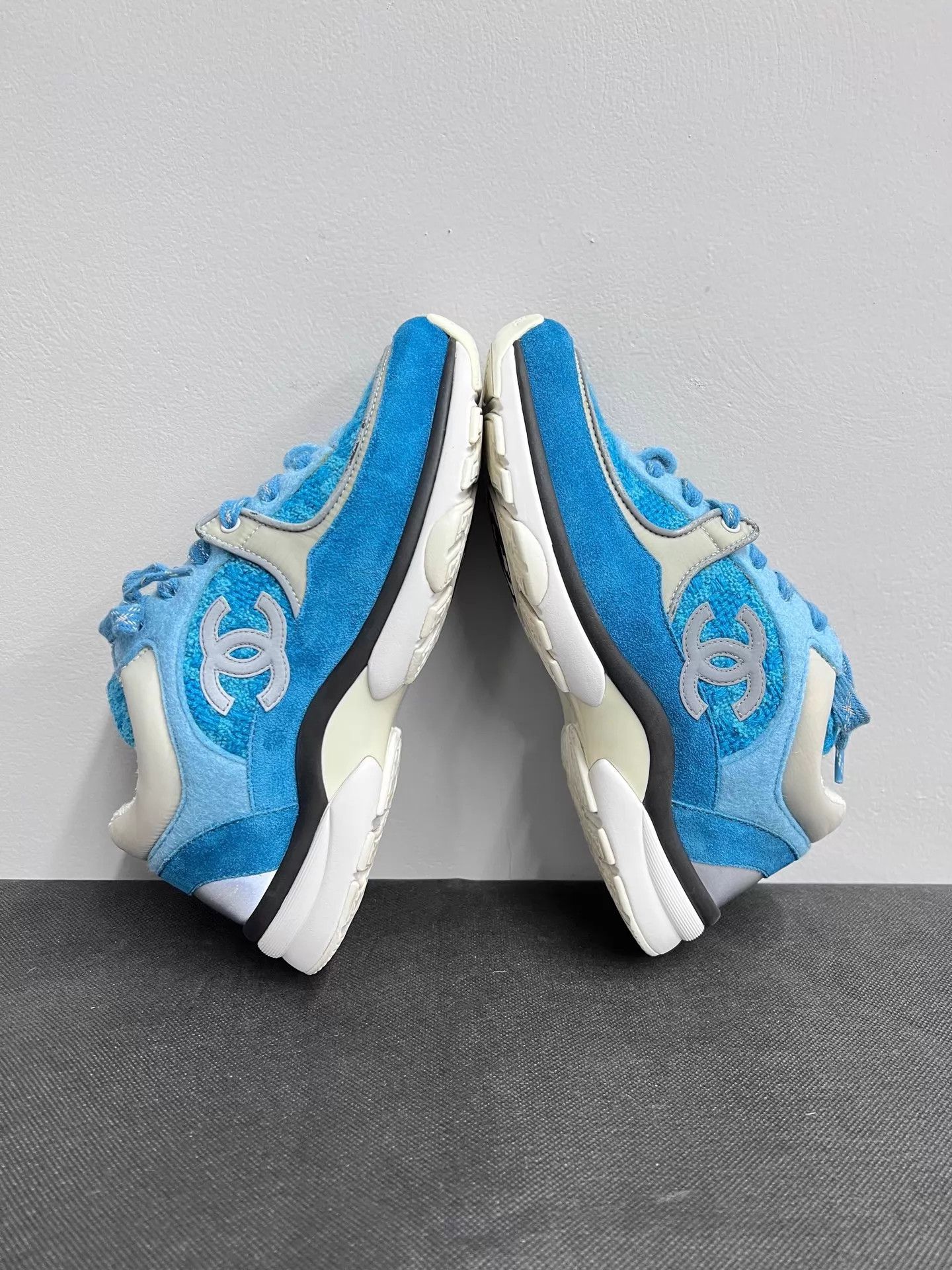 Chanel Chanel Classic Macaron Blue Sneakers EUR 35 Size US 4.5 / IT 34.5 - 6 Thumbnail