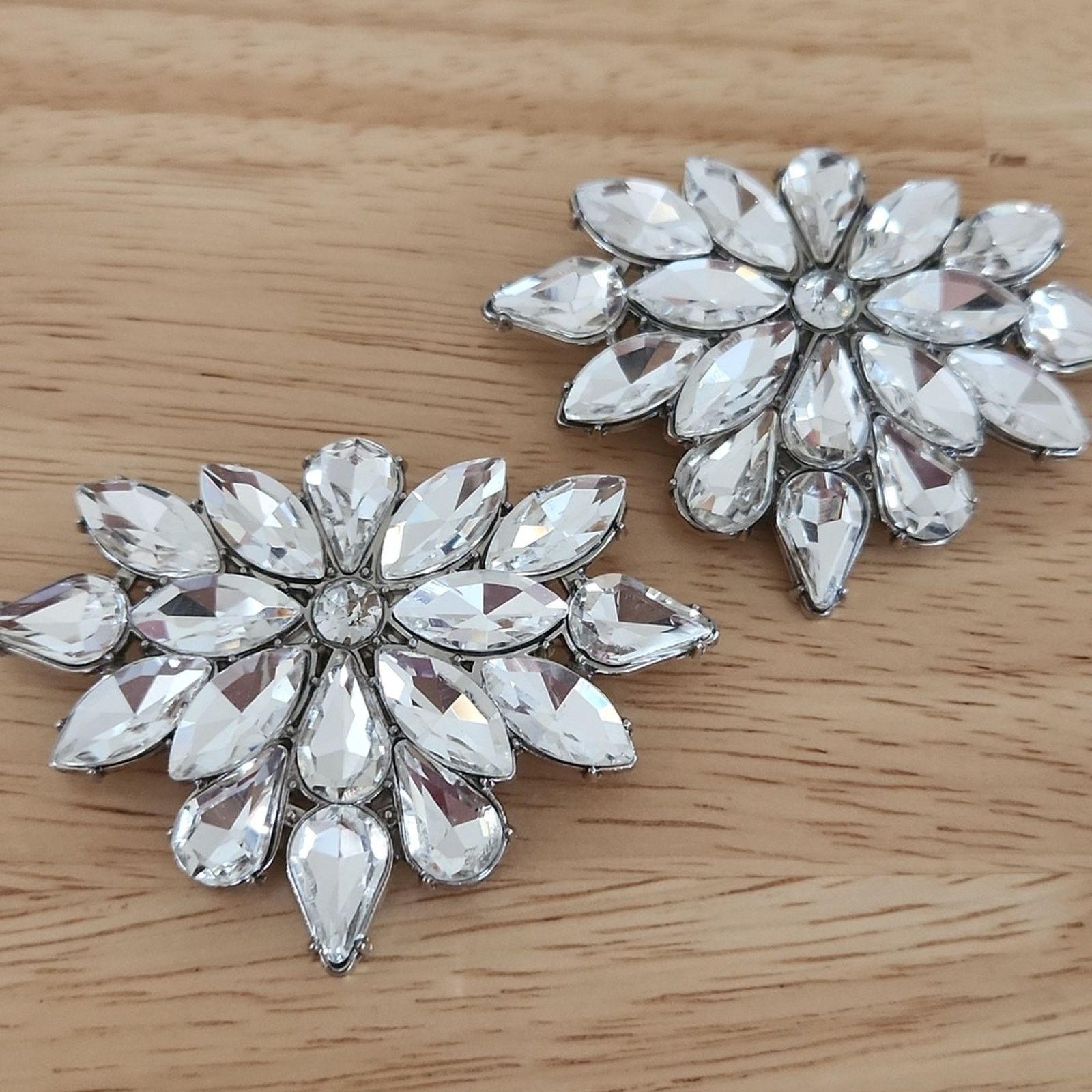 Other ELEGANT ☆ CRYSTAL & SILVERTONE ☆ FLOWER SHOE CLIPS ☆ NIP Size US 4 / IT 34 - 5 Thumbnail