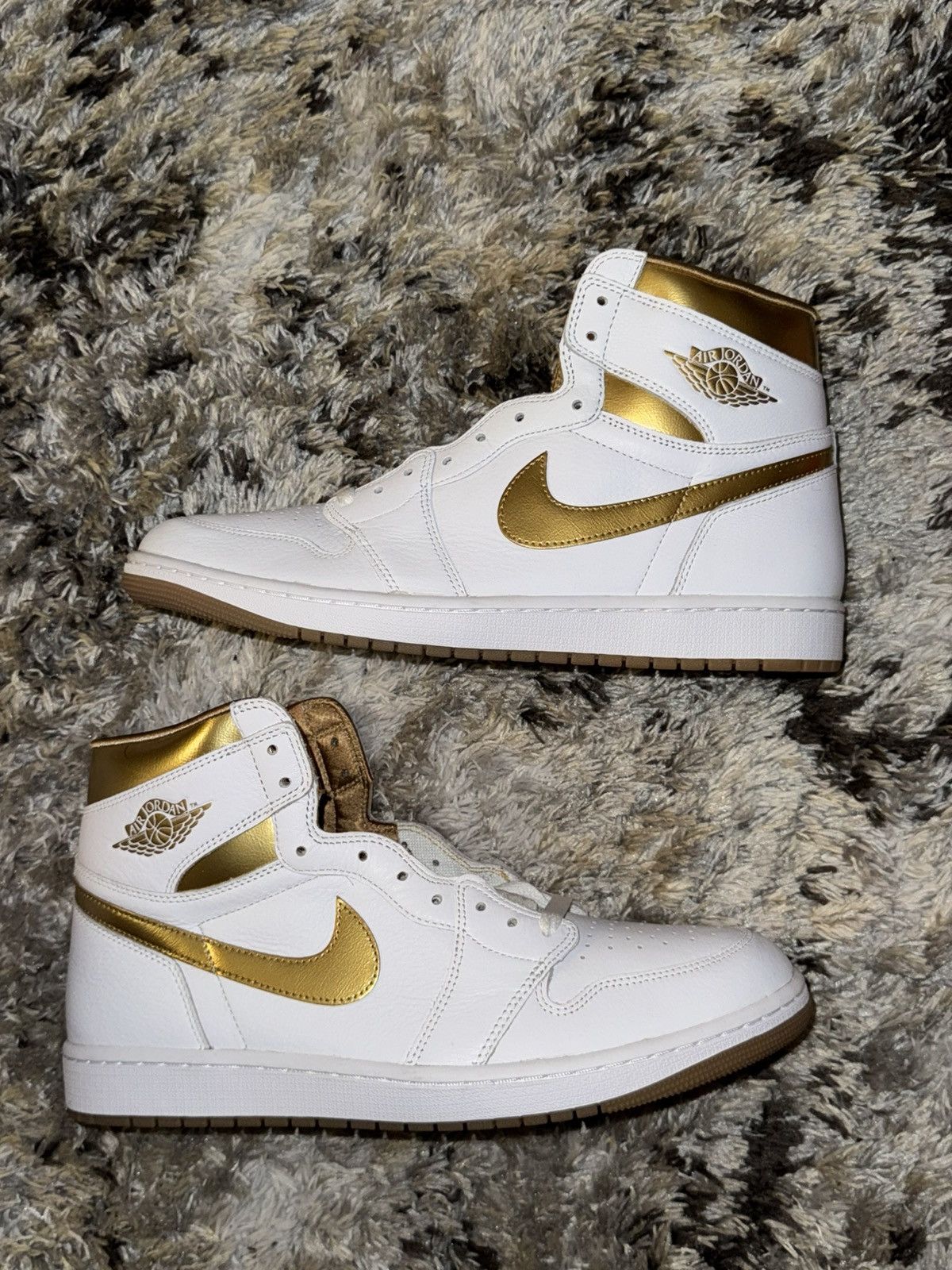 Jordan Brand Jordan 1 Metallic Gold Size US 12 / EU 45 - 4 Thumbnail