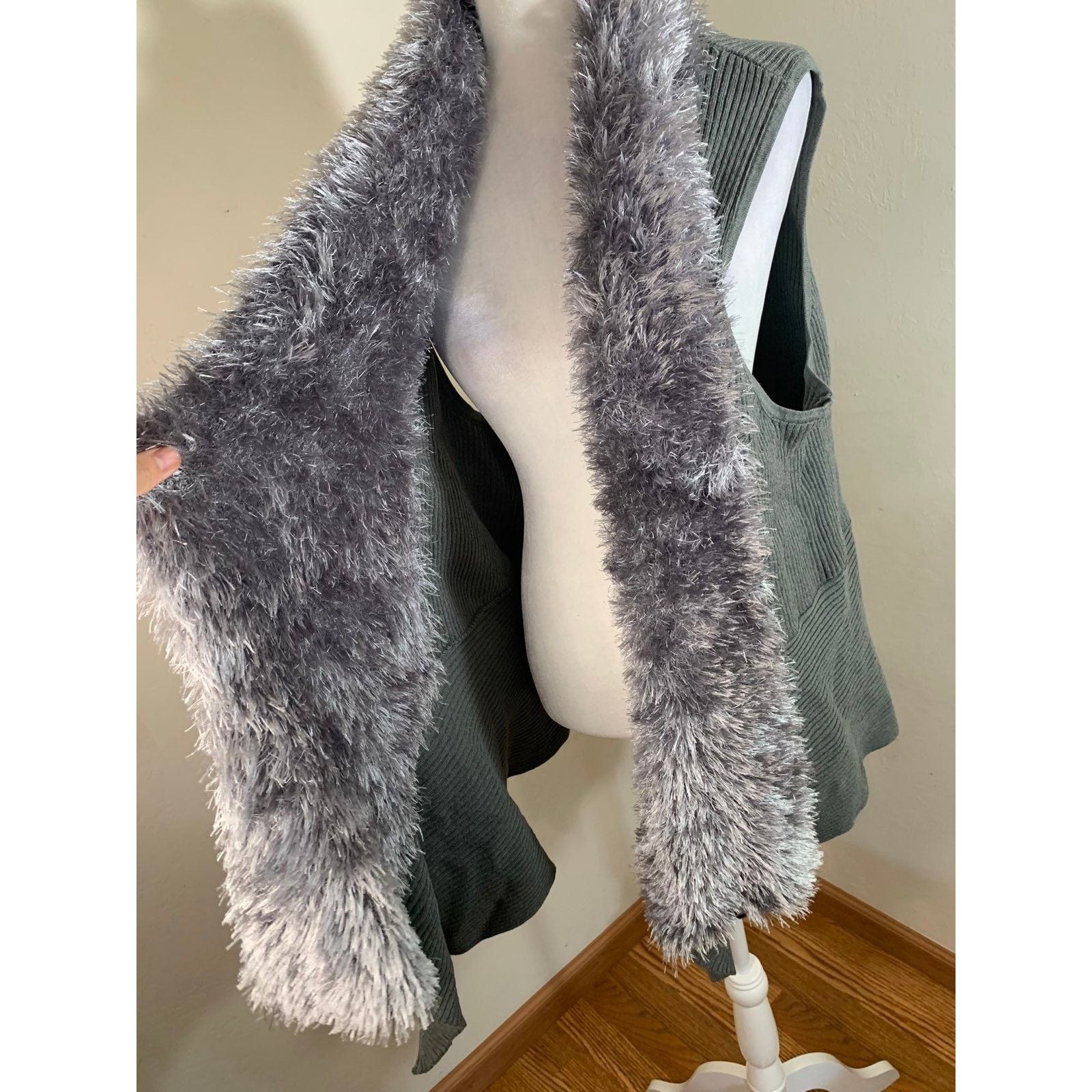 Other Lauren Michelle Faux Fur Vest (onesize) Size ONE SIZE - 6 Thumbnail