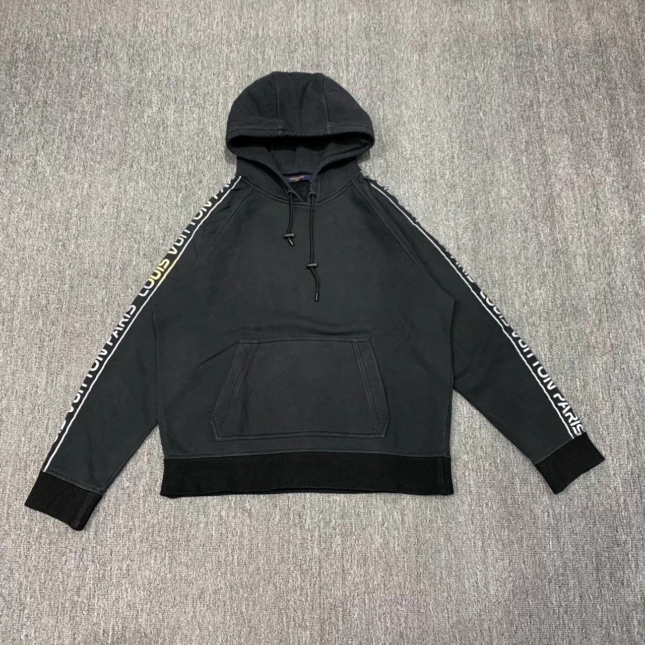 Louis Vuitton Lv Black Side Logo Reflective Hoodie M 95 New Size US M / EU 48-50 / 2 - 1 Thumbnail