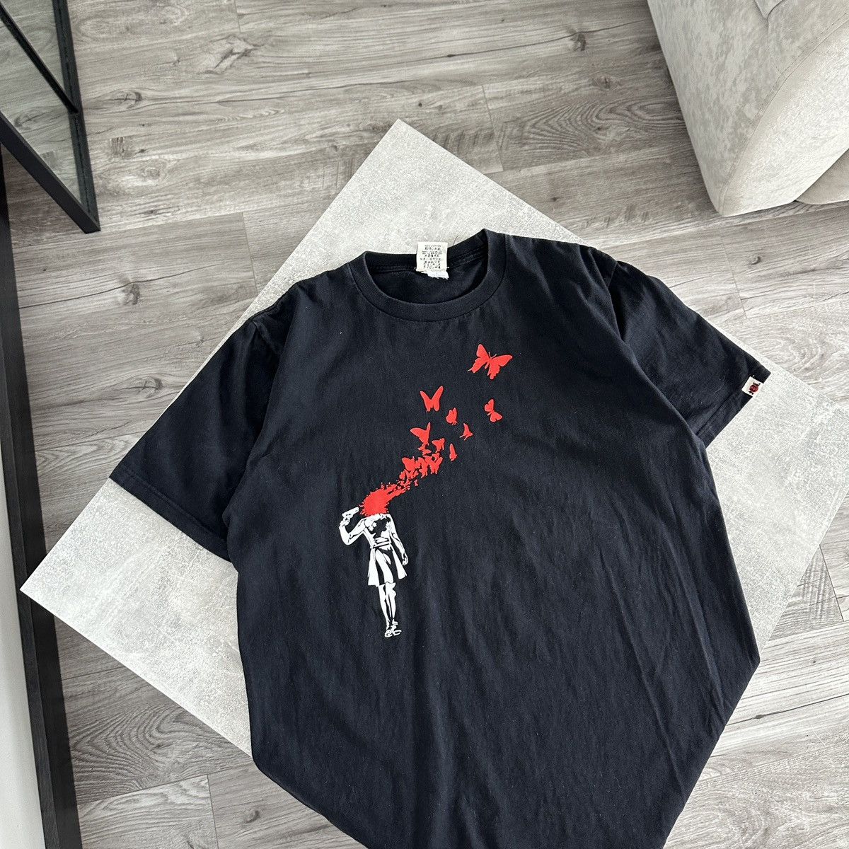 Japanese Brand Vintage 90s Girl Butterfly Suicide abstract tee Banksy y2k Size US L / EU 52-54 / 3 - 5 Thumbnail