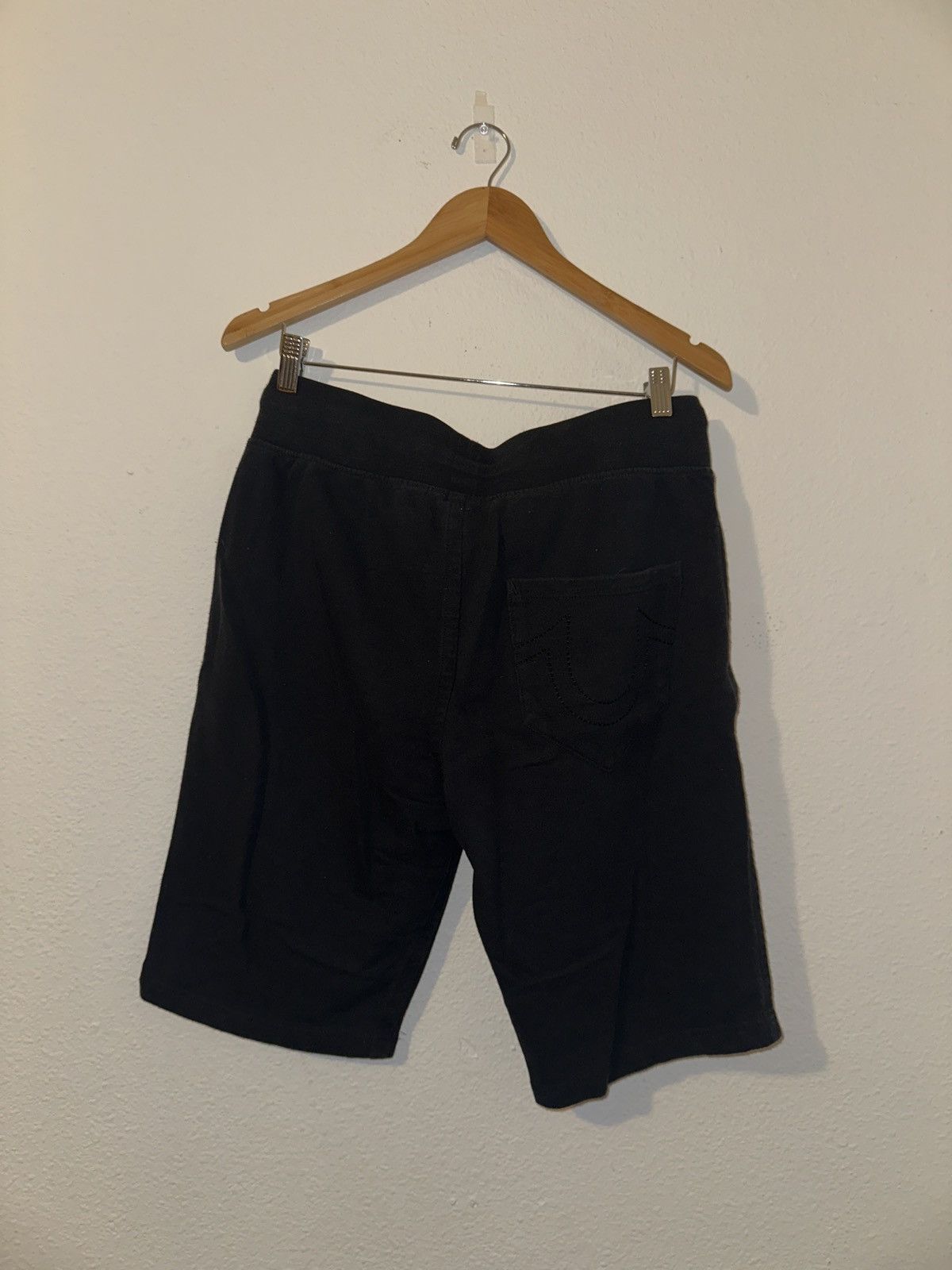 True Religion True Religion Black Horse Shoe Shorts Size US 30 / EU 46 - 2 Thumbnail