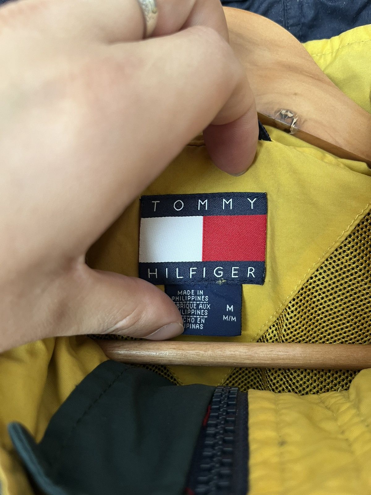 Tommy Hilfiger Vintage Tommy Hilfiger Windbreaker Jacket Size US M / EU 48-50 / 2 - 8 Thumbnail