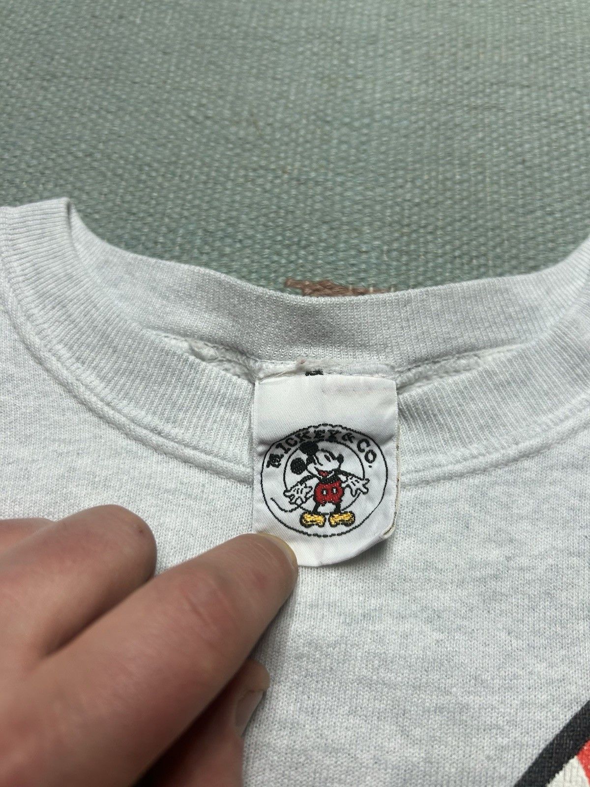 Vintage Vtg 90s sweatshirt Minnie Mouse Disney cartoon big graphic L Size US L / EU 52-54 / 3 - 6 Thumbnail