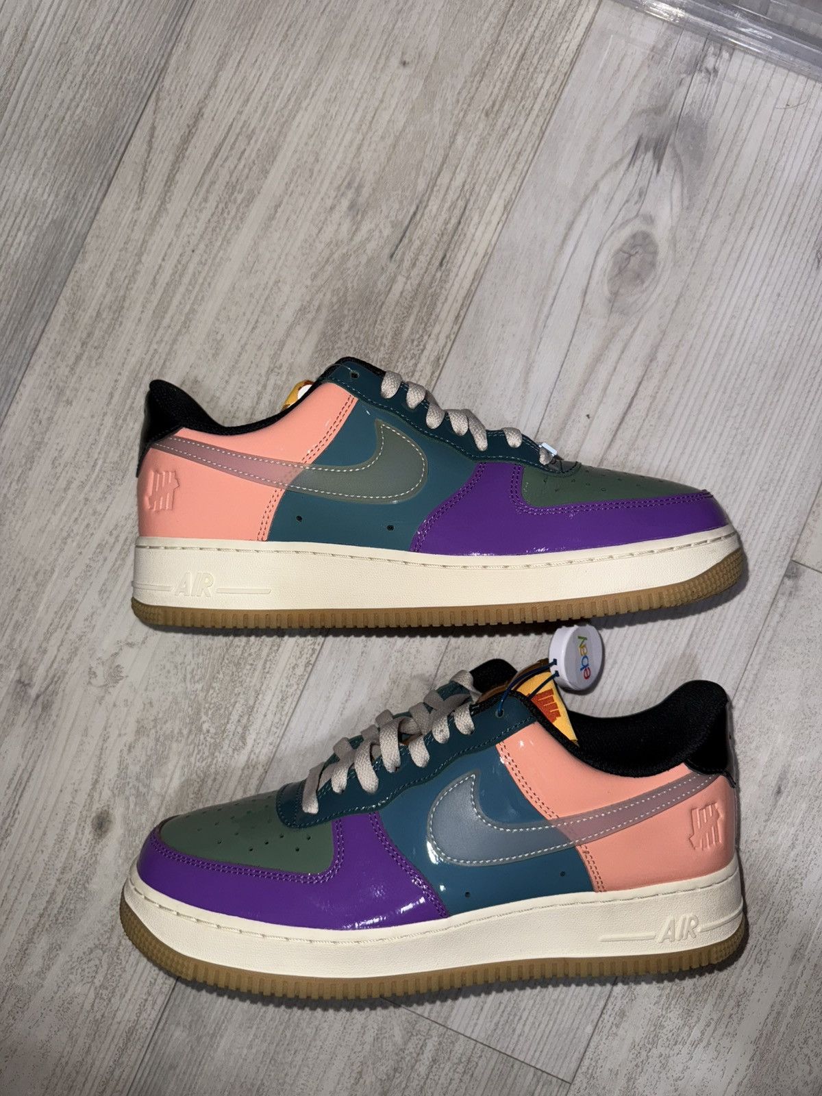 Nike × Undefeated Nike Air Force 1 Low Undefeated Patent Wild Berry Size US 10 / EU 43 - 2 Thumbnail